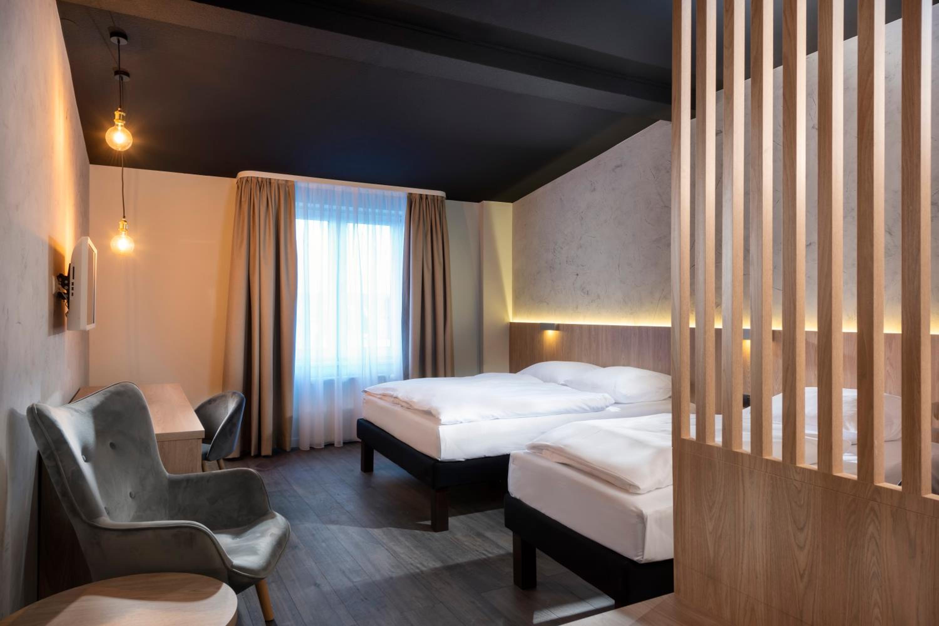 Triple Room (Double Bed + Single Bed) - Photo 1