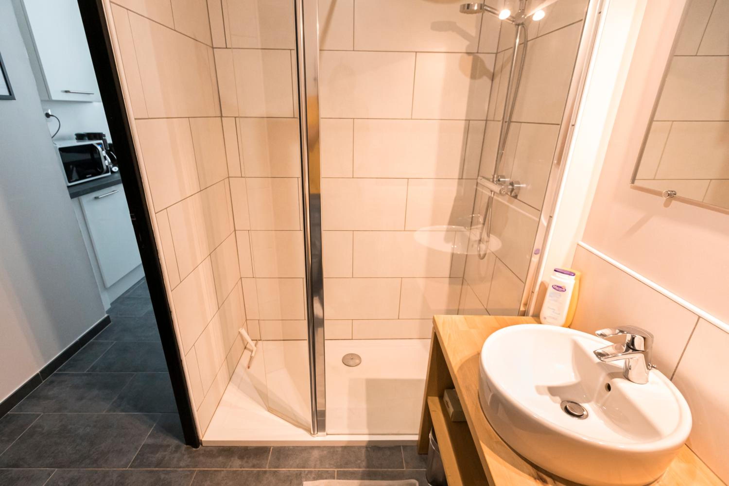 One-Bedroom Apartment - Photo 6