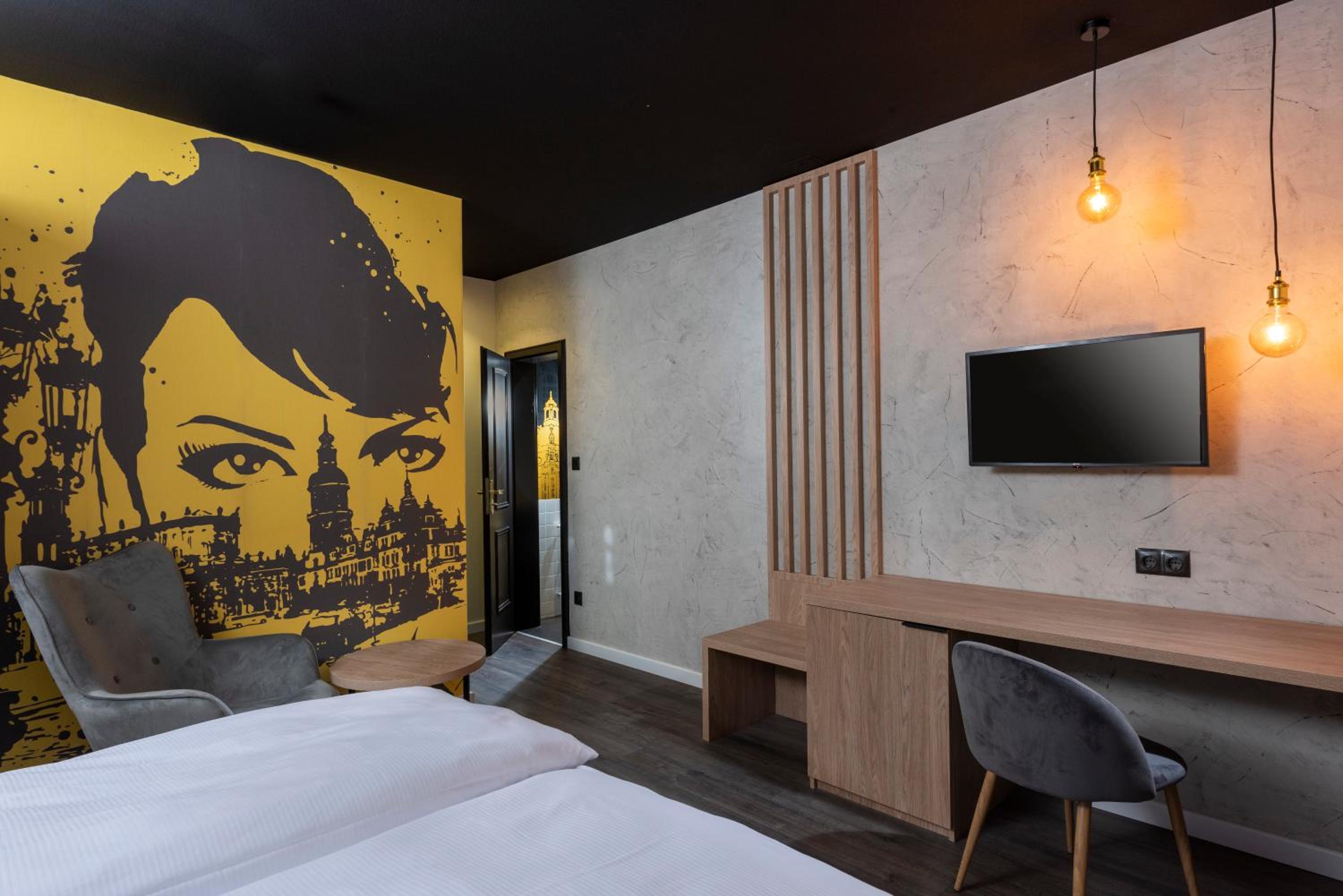 Standard Double Room - Photo 3