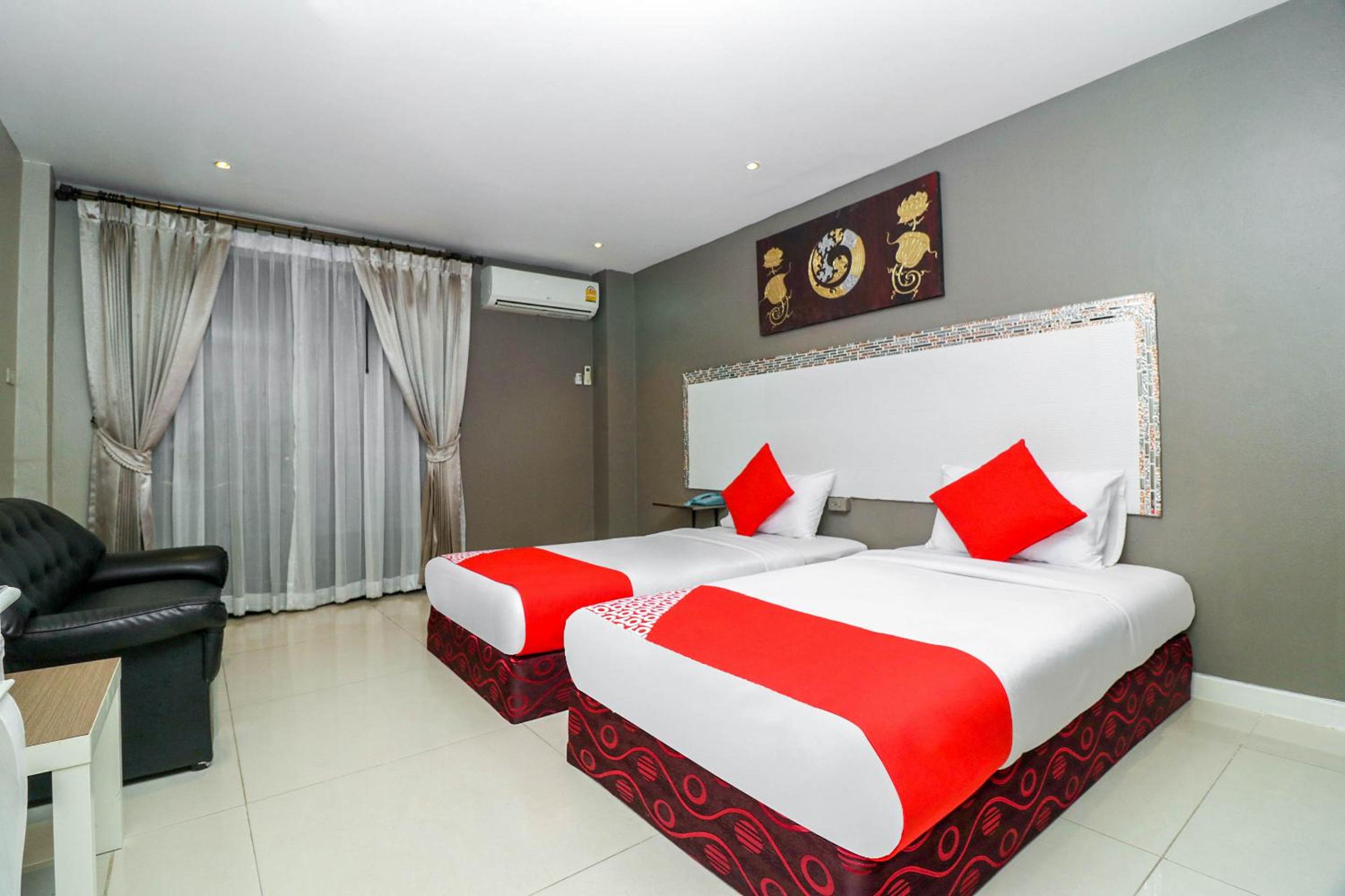Twin Room with Pool View photo 1