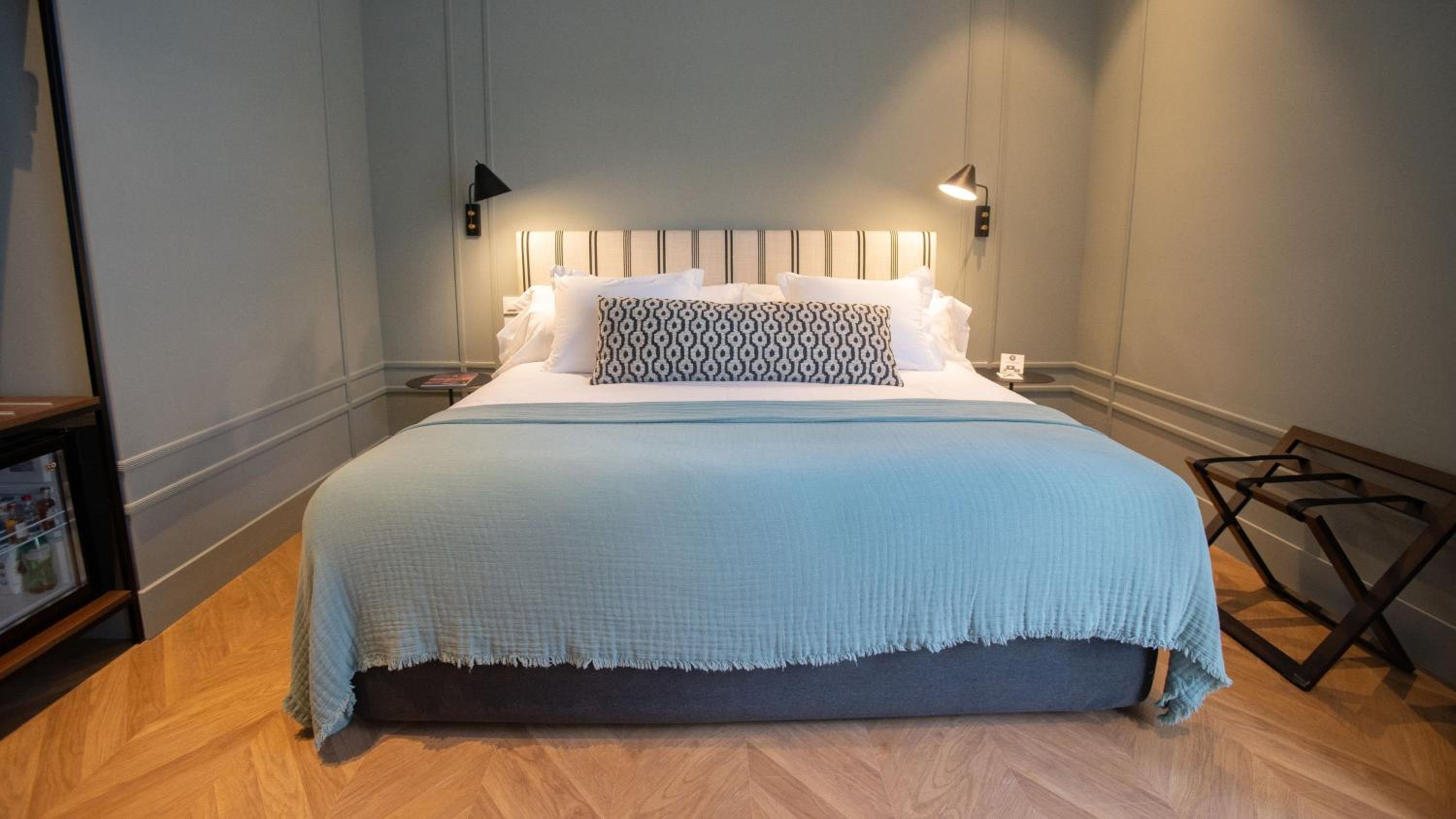 Double or Twin Room thumbnail 5