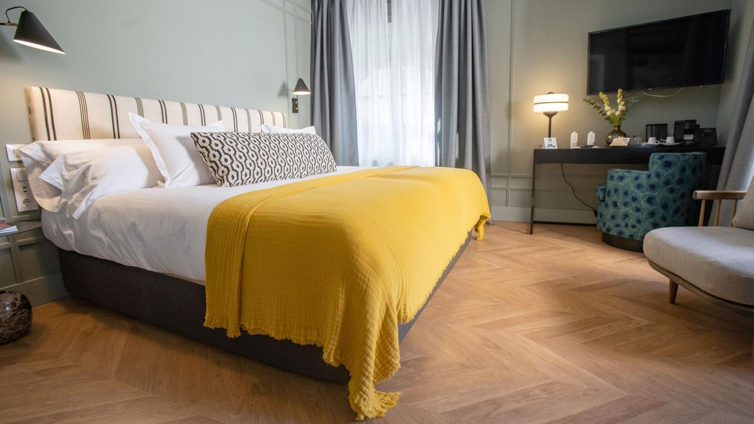 Double or Twin Room thumbnail 6