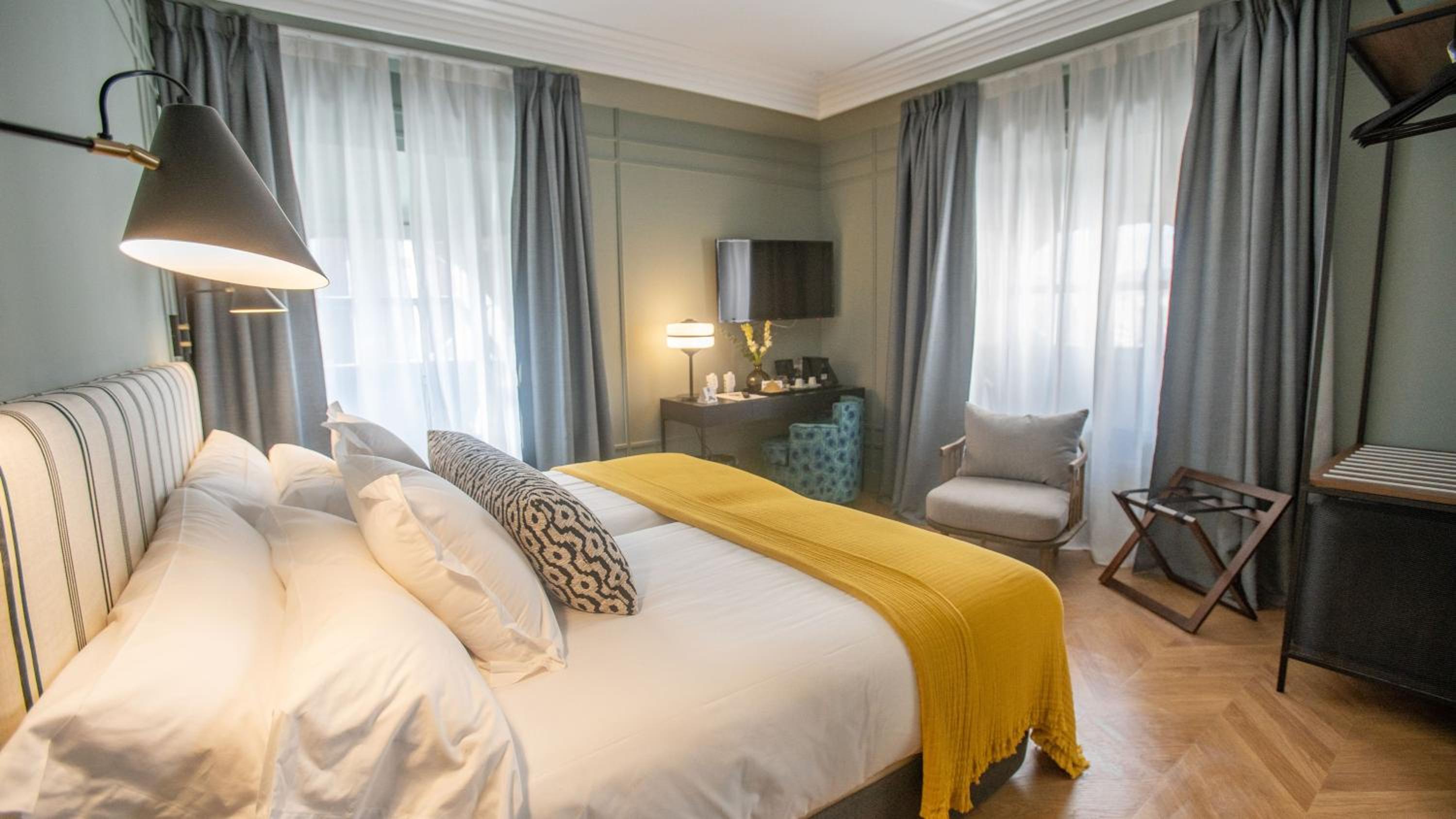 Double or Twin Room - Photo 8