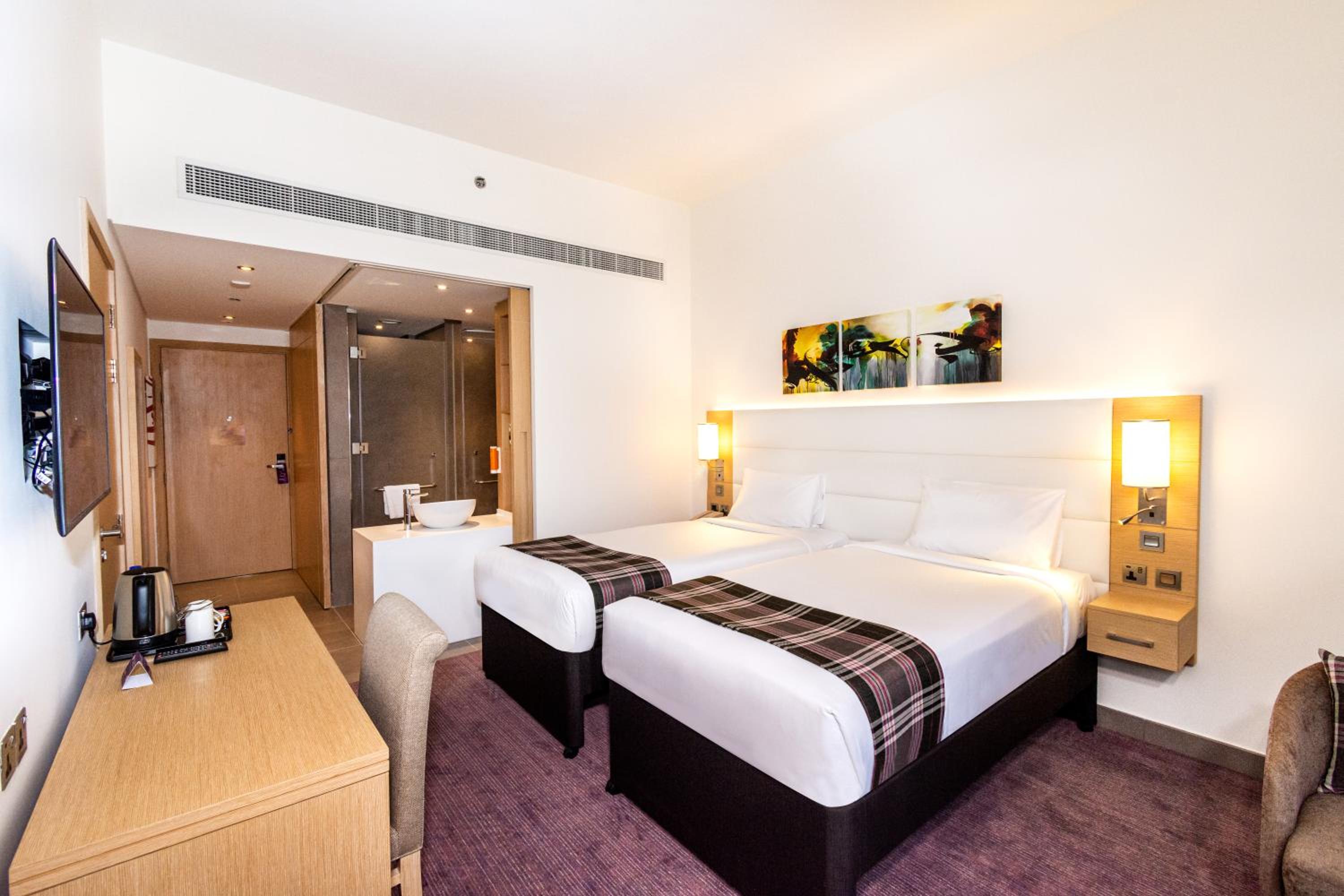 Non-Smoking - Twin Room photo 3