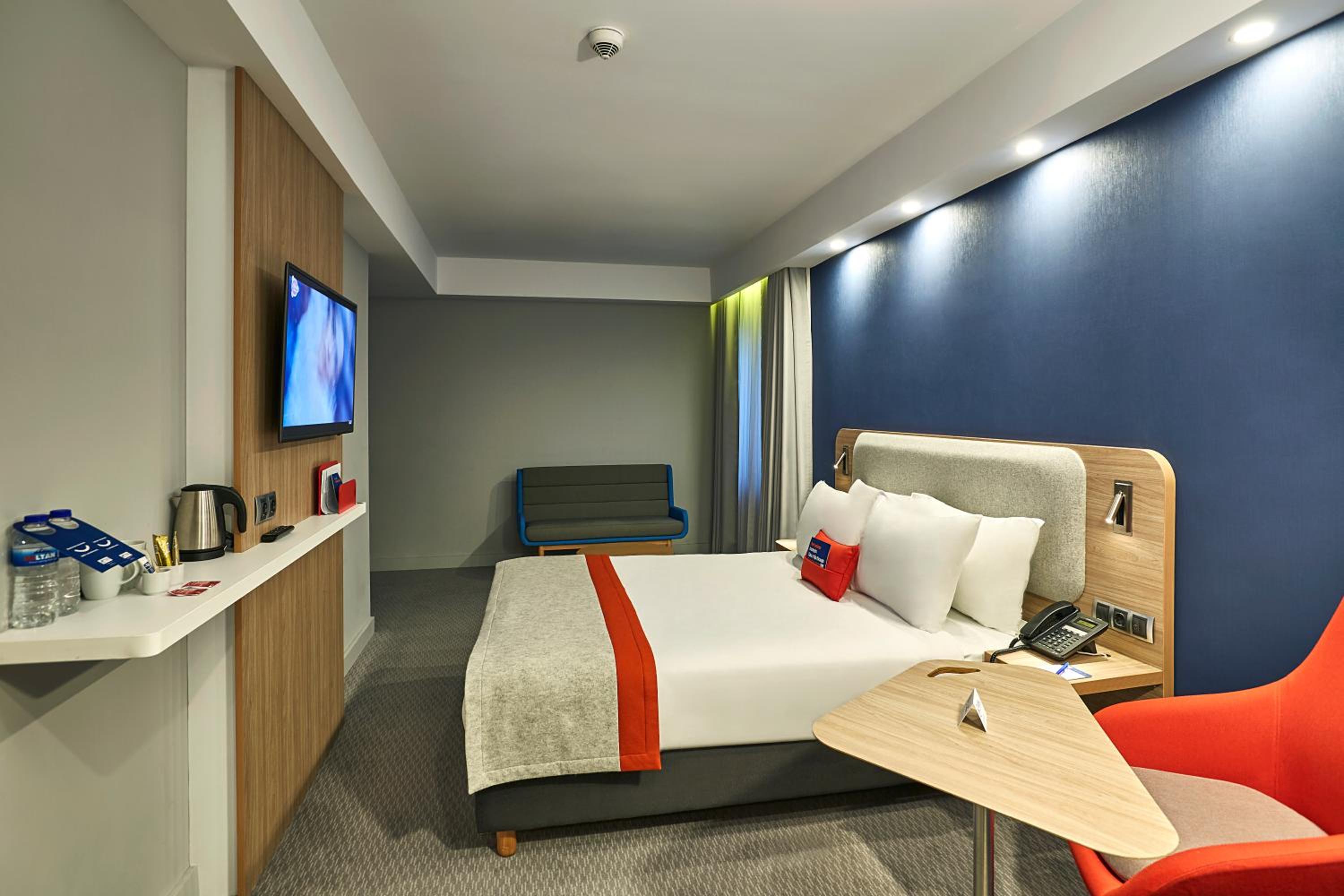 Standard Twin Room with Sofa Bed and Free Breakfast photo 1