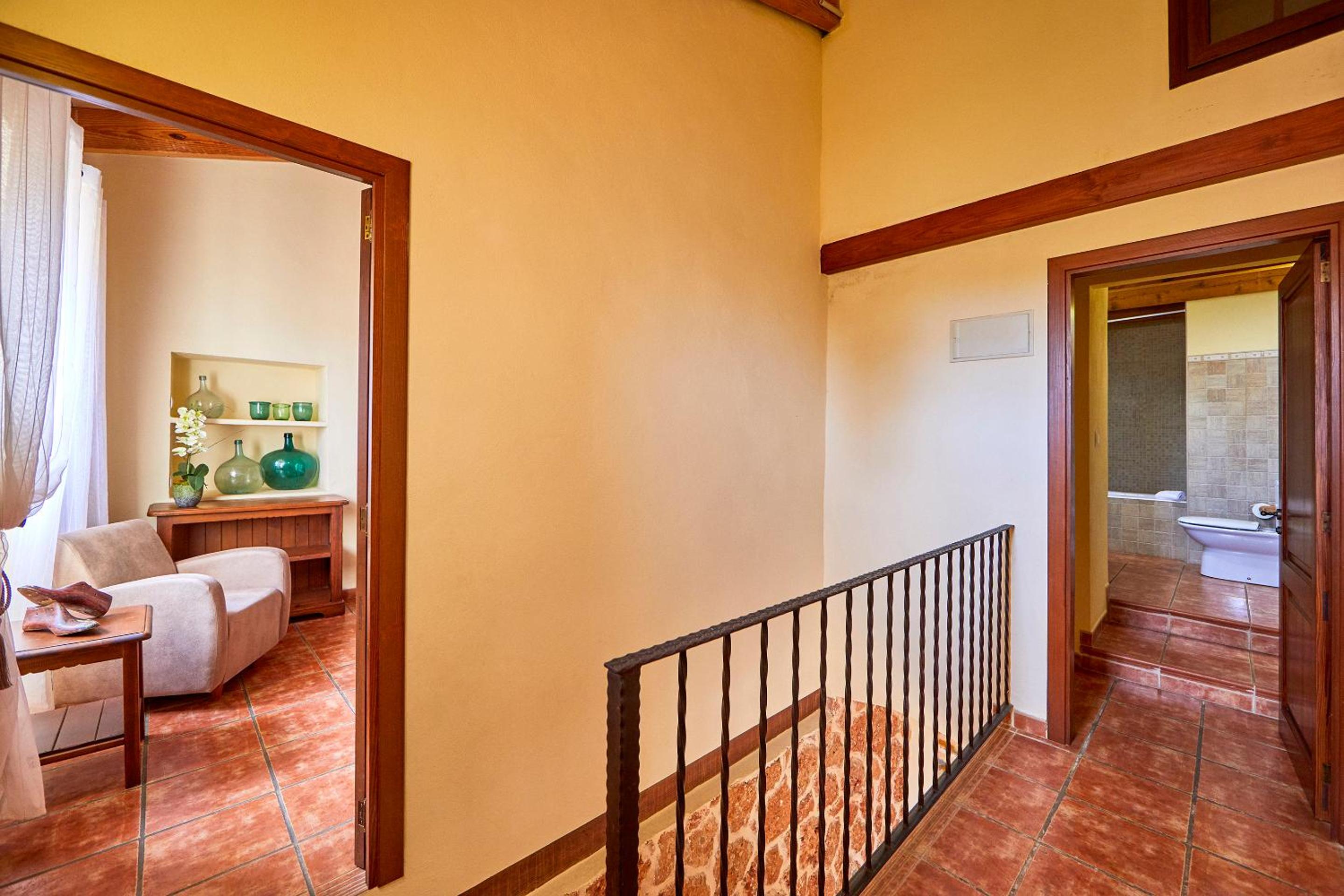 Deluxe Family Suite - Photo 5