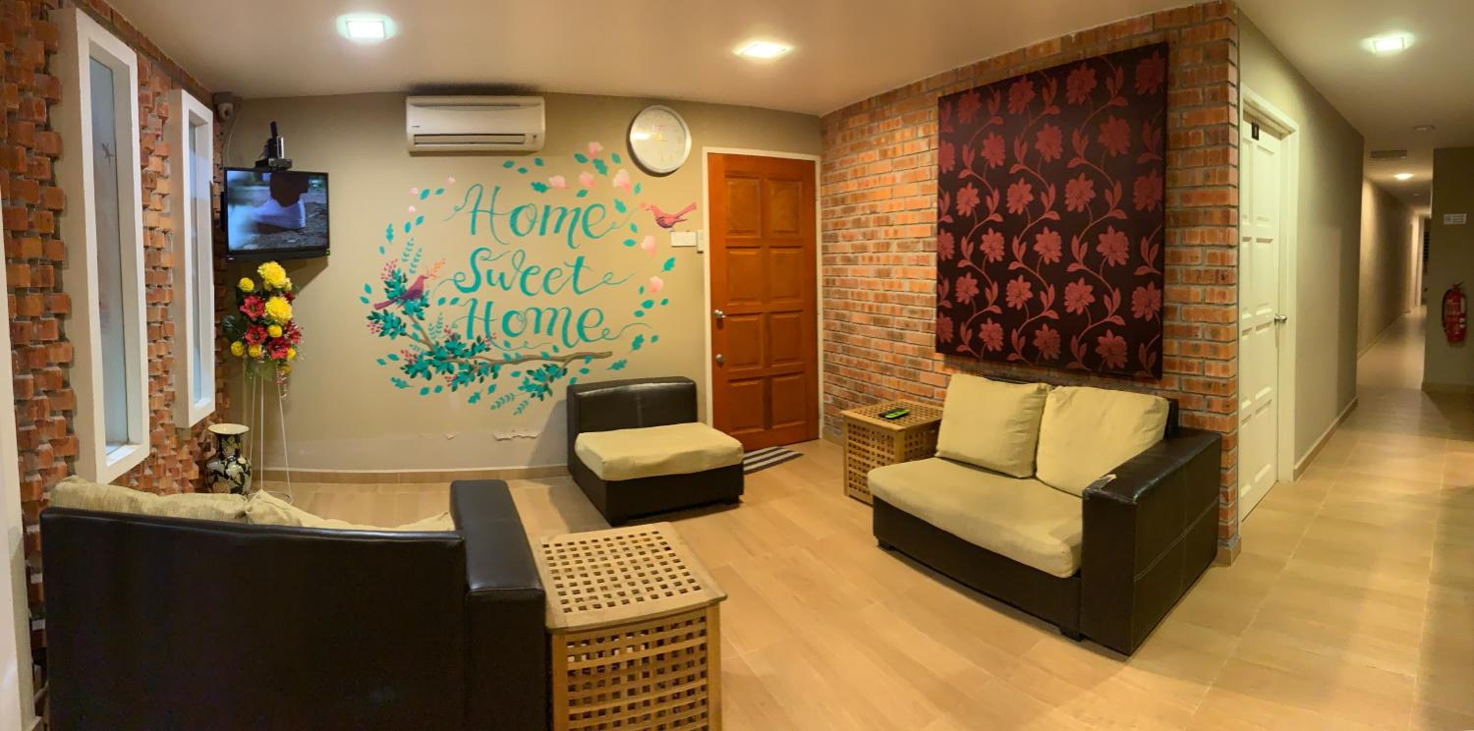 Standard Twin Room with Shared Bathroom photo 2