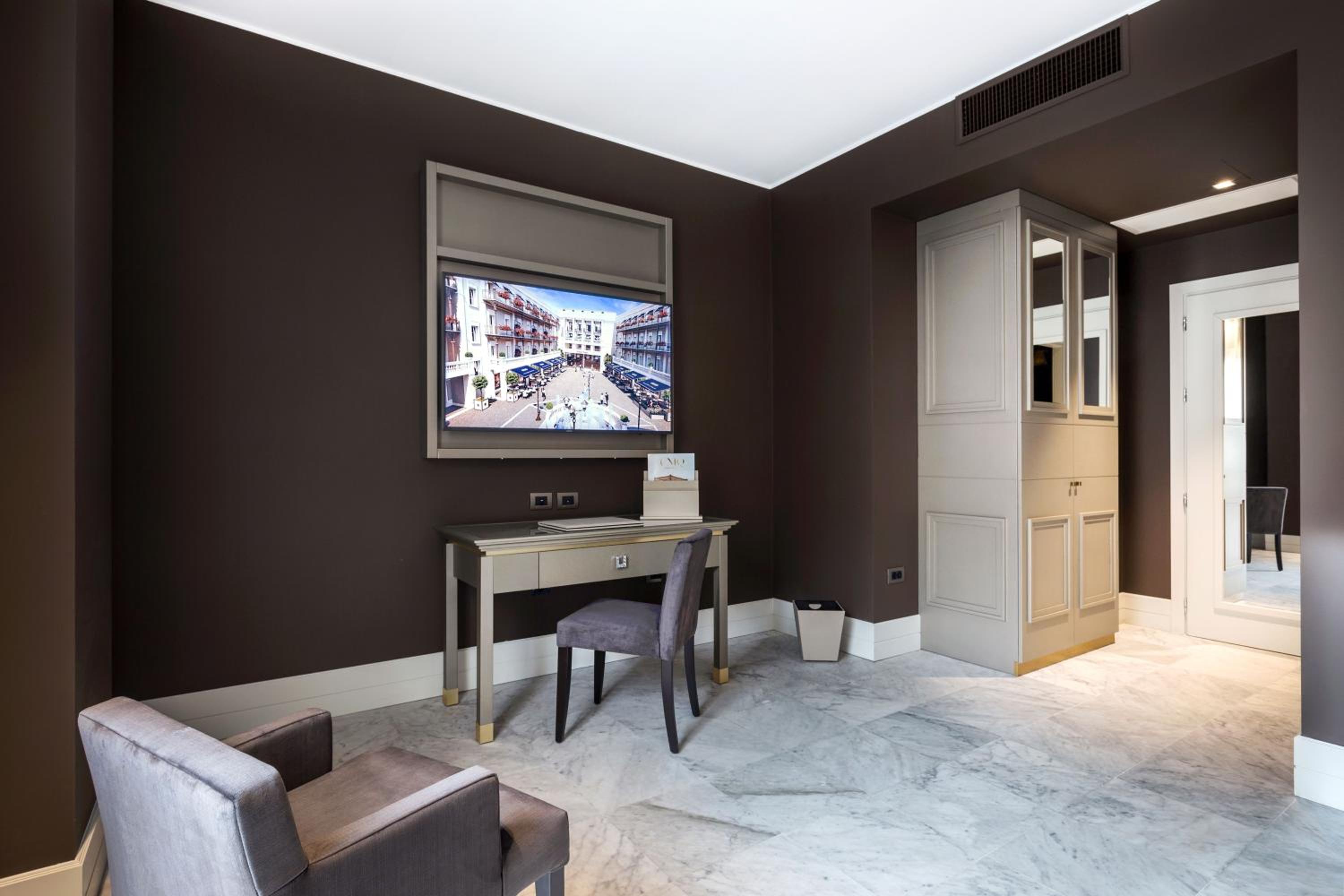Deluxe Family Room - Photo 3