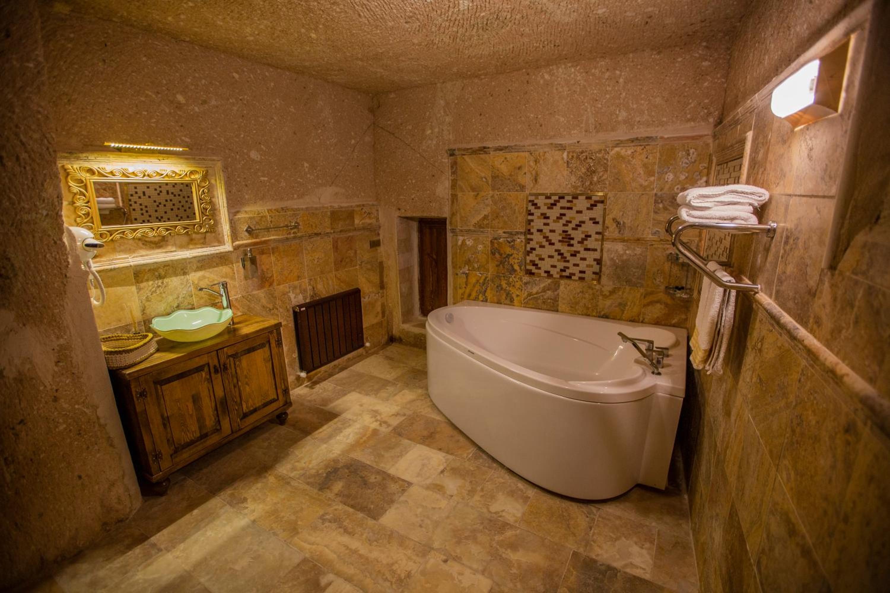 Honeymoon Suite photo 2