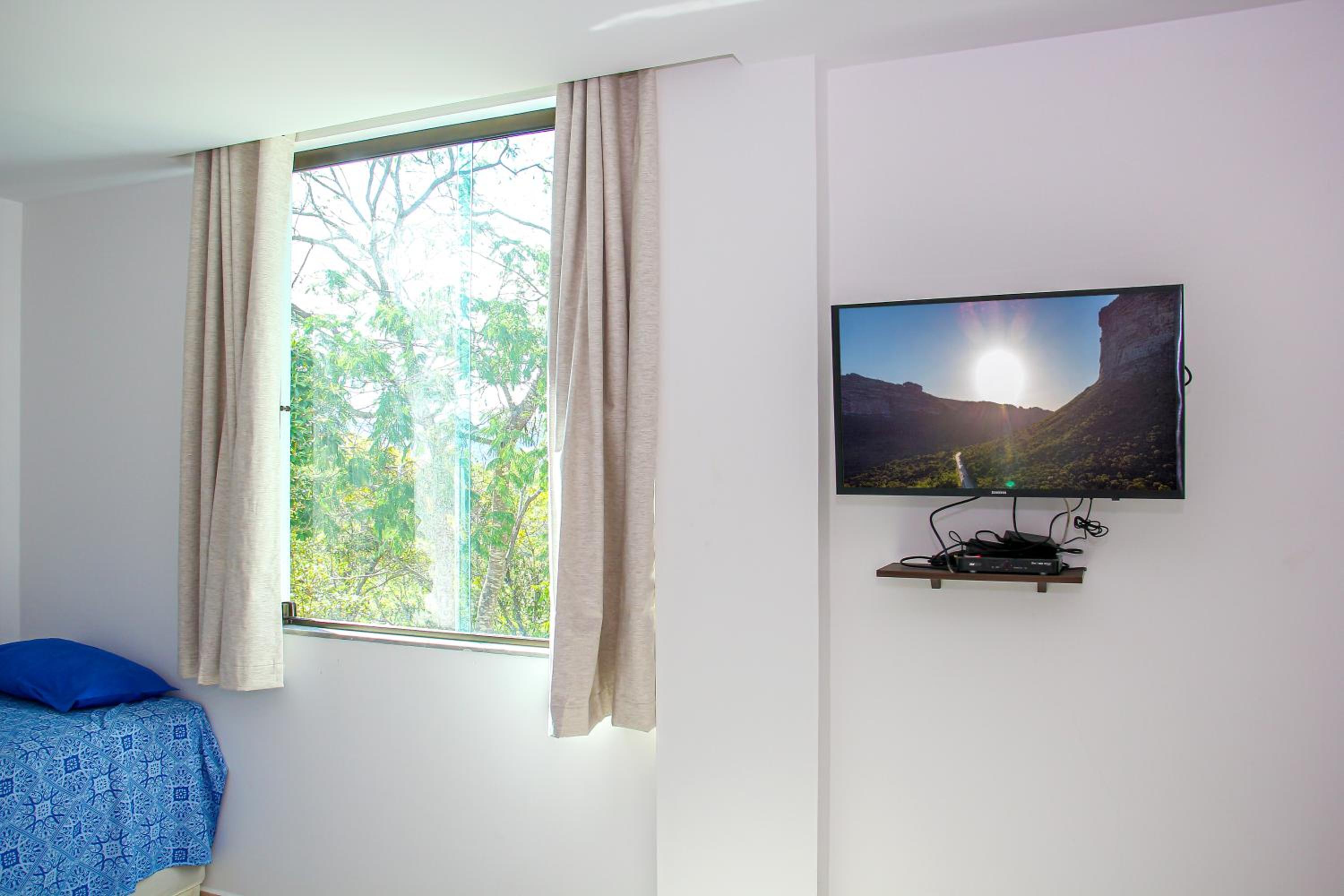 Queen Suite - Photo 1