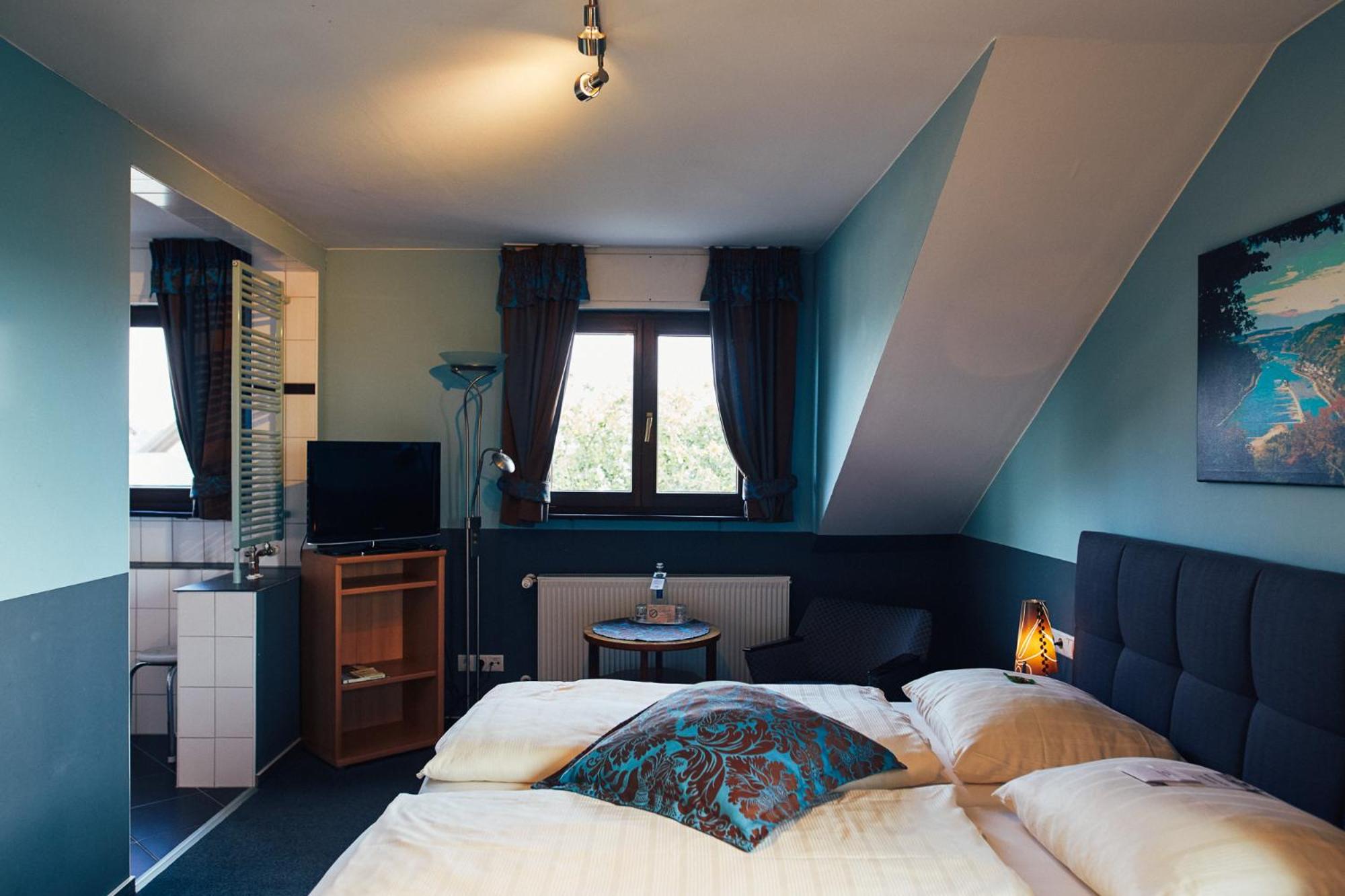 Small Double Room - Photo 1