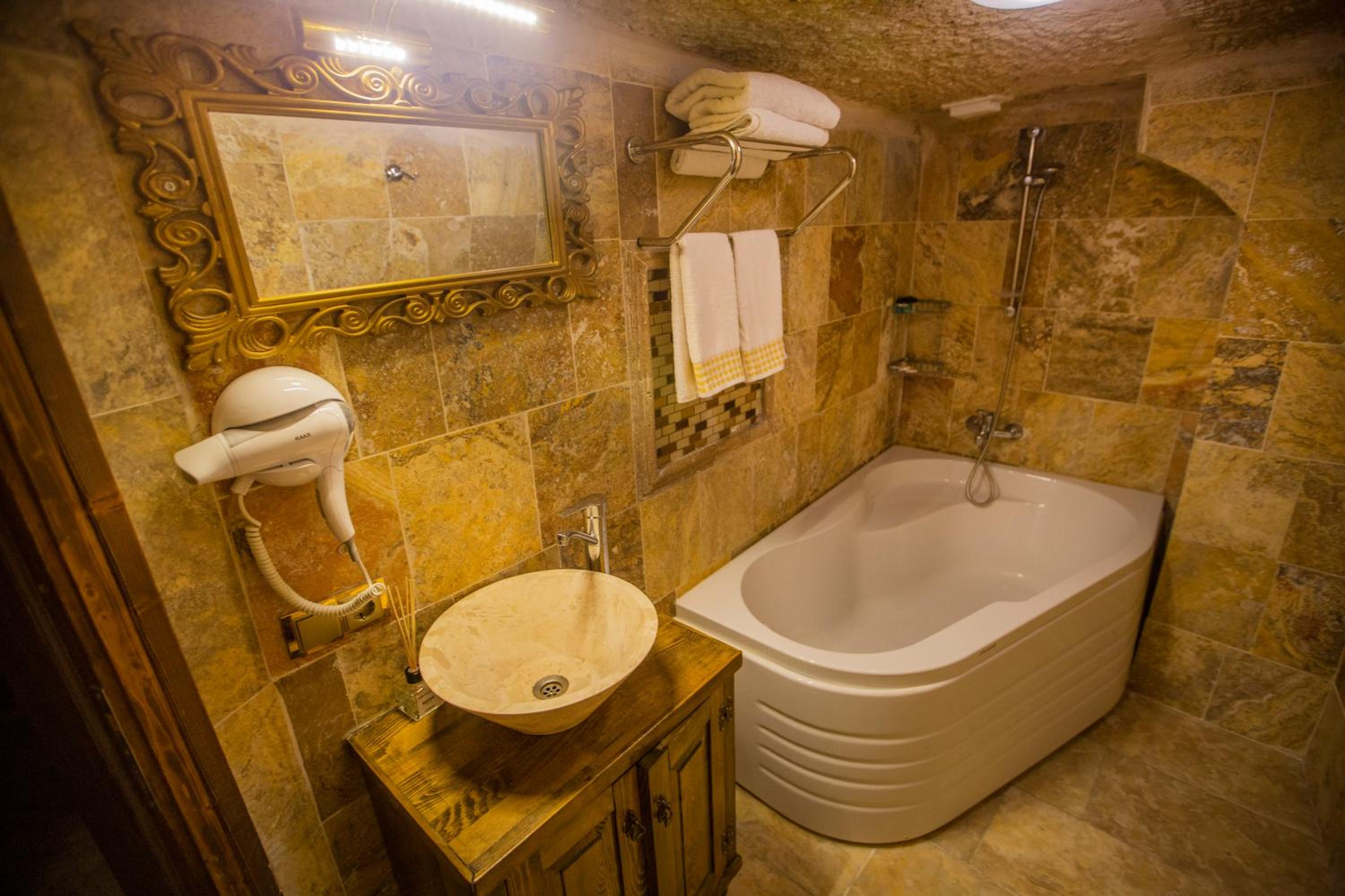 Suite - Photo 2