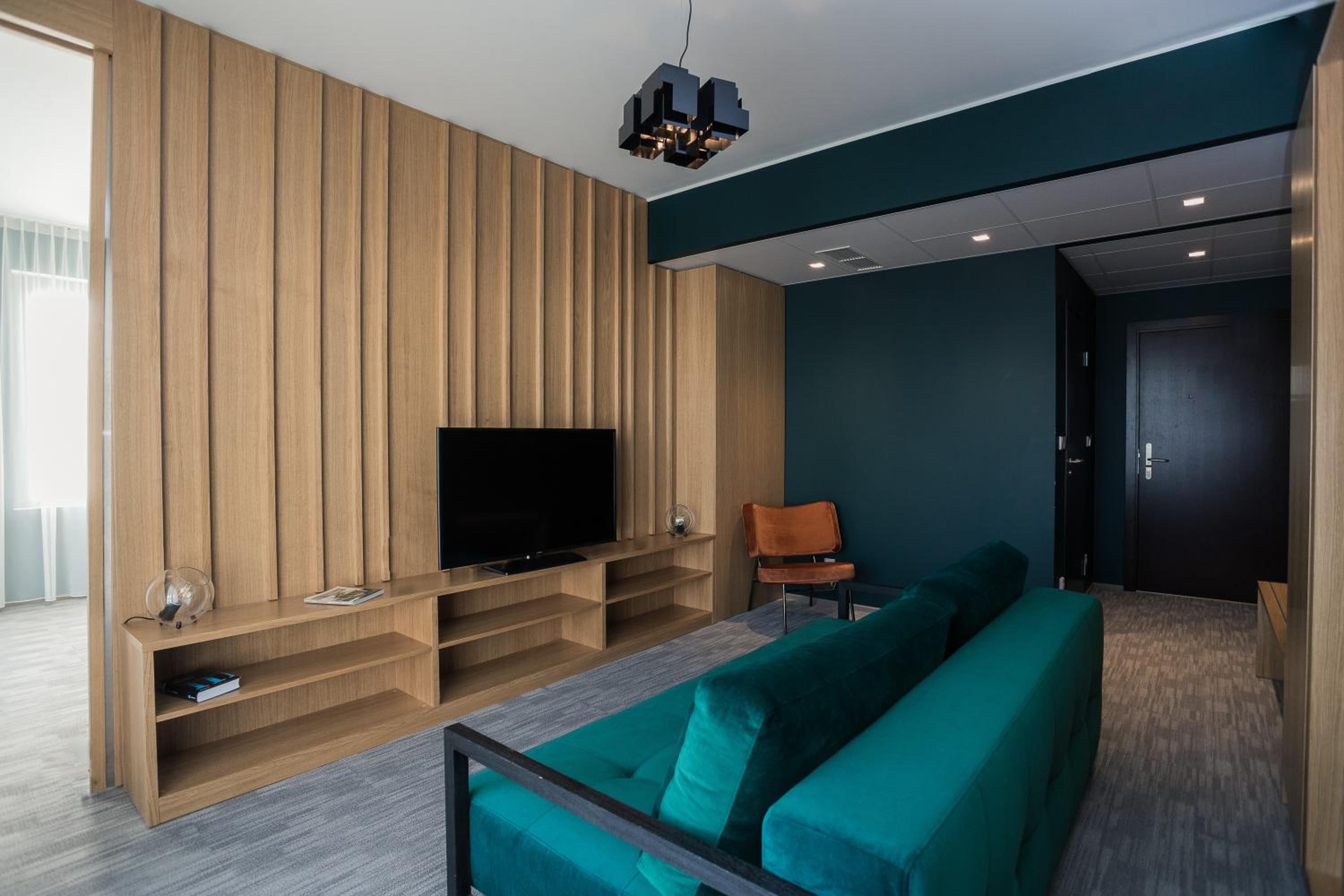 Deluxe Suite - Photo 5