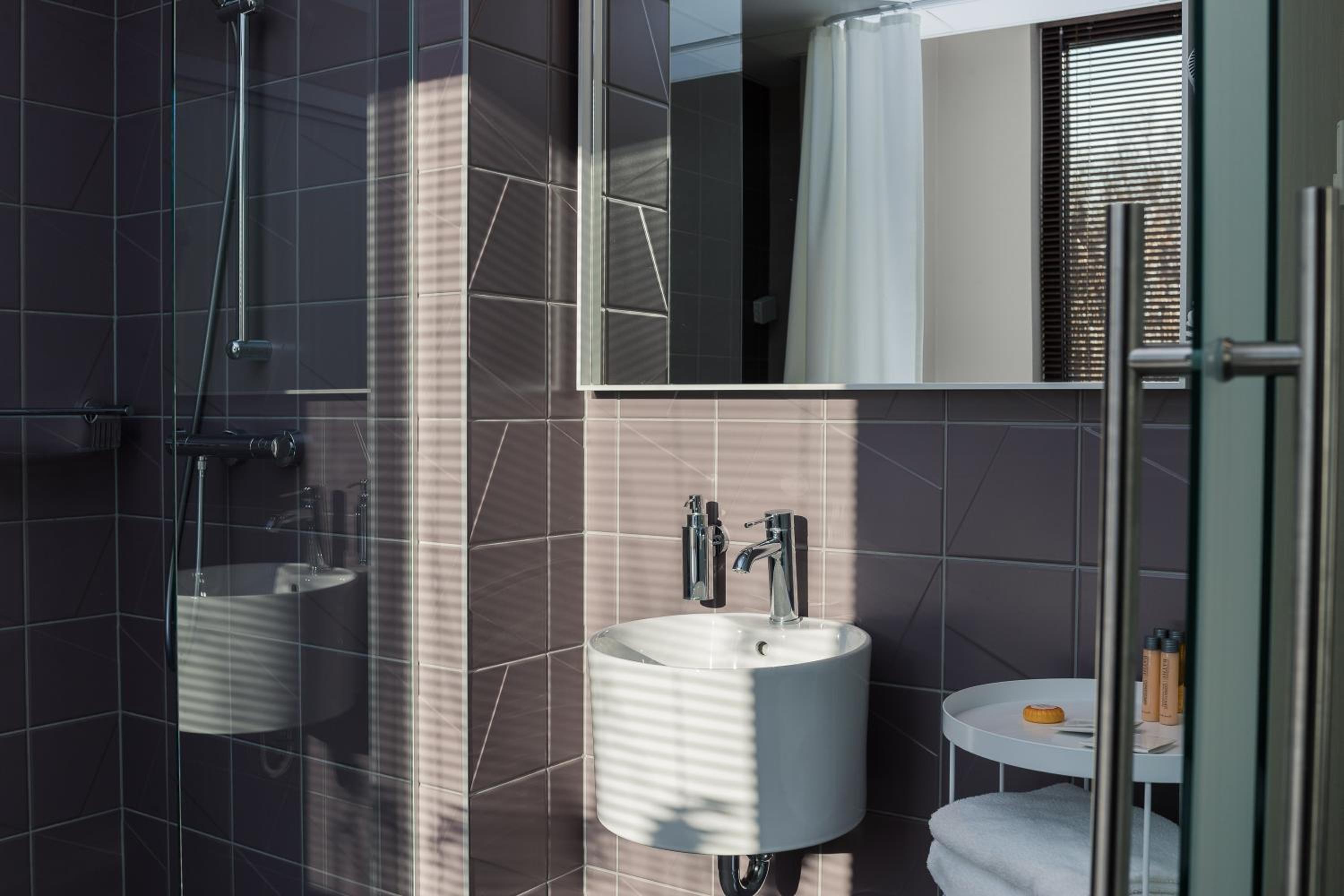 Deluxe Suite - Photo 9