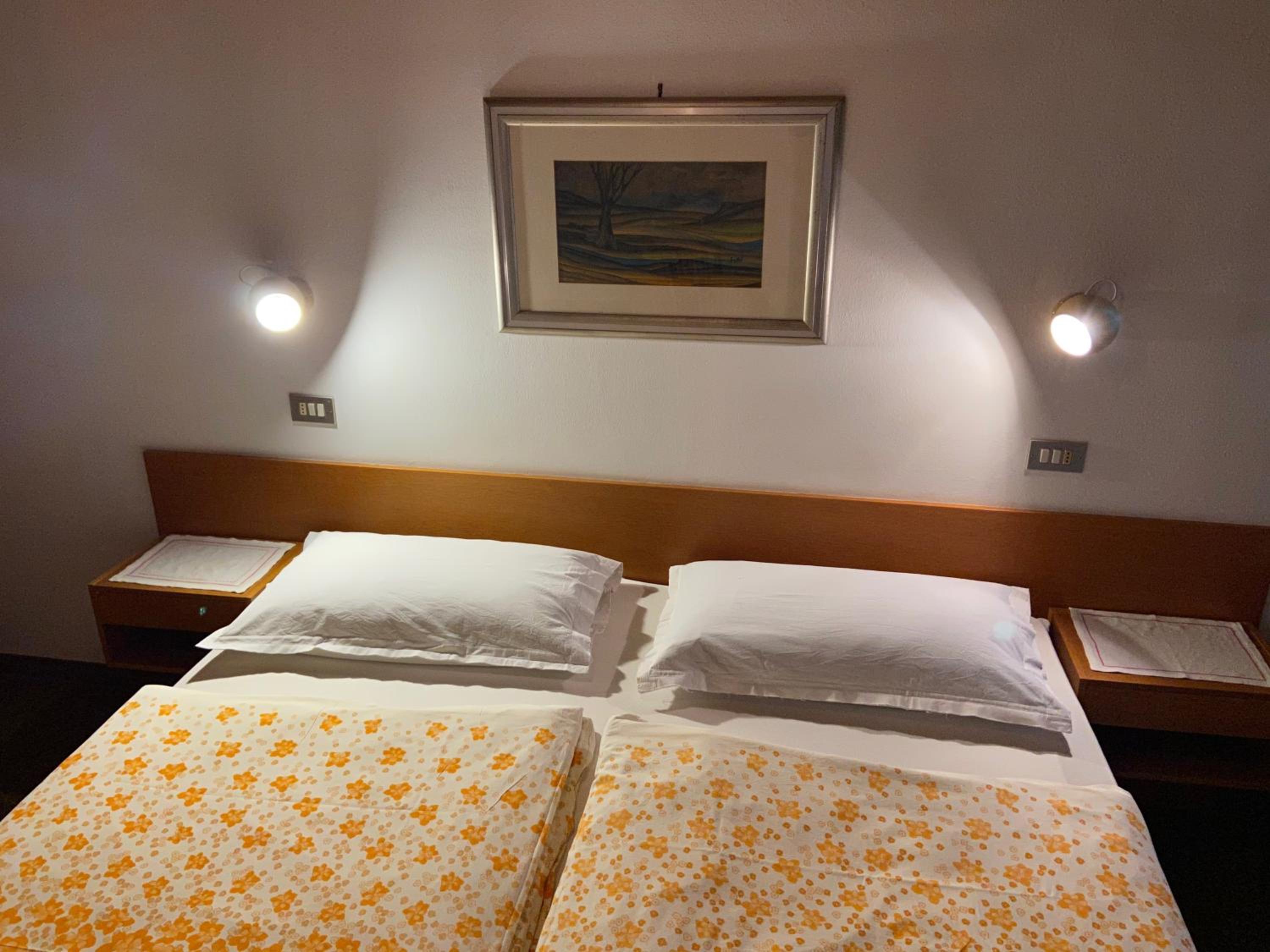 Double Room with Private Bathroom - Photo 6