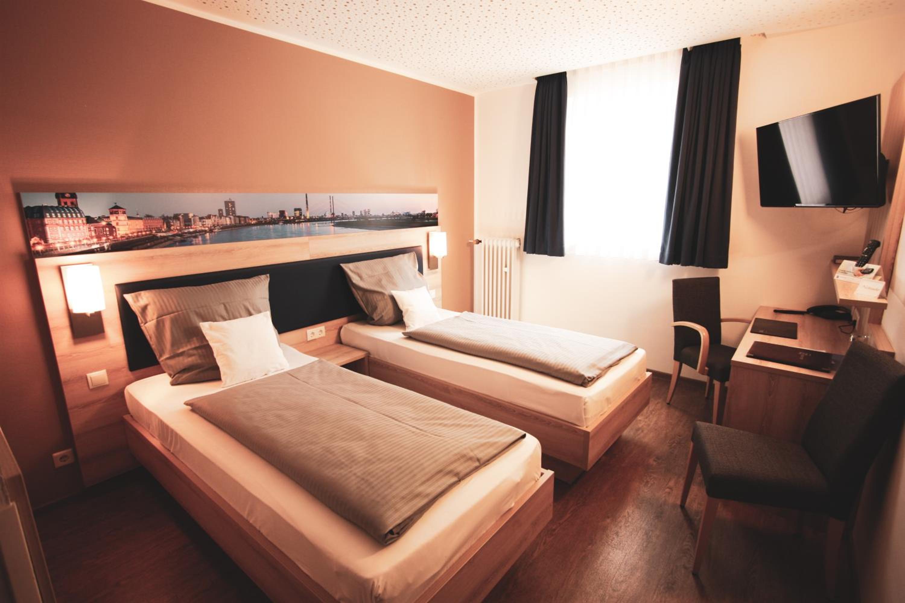 Twin Room - Photo 3
