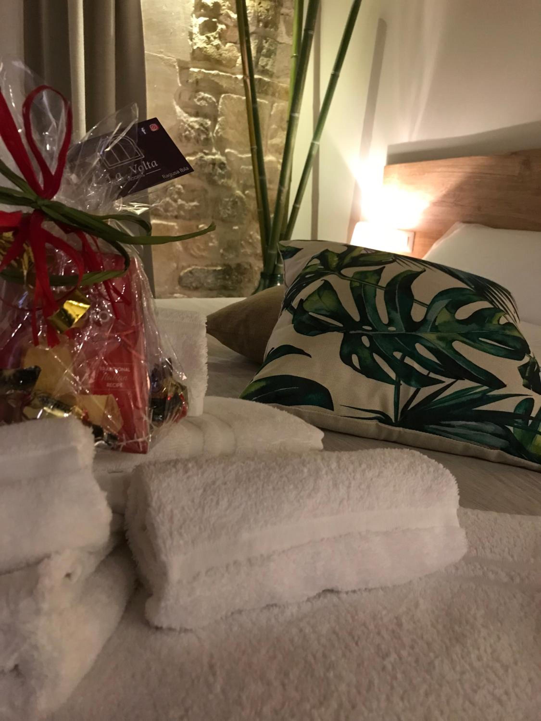 Deluxe Junior Suite - Photo 14