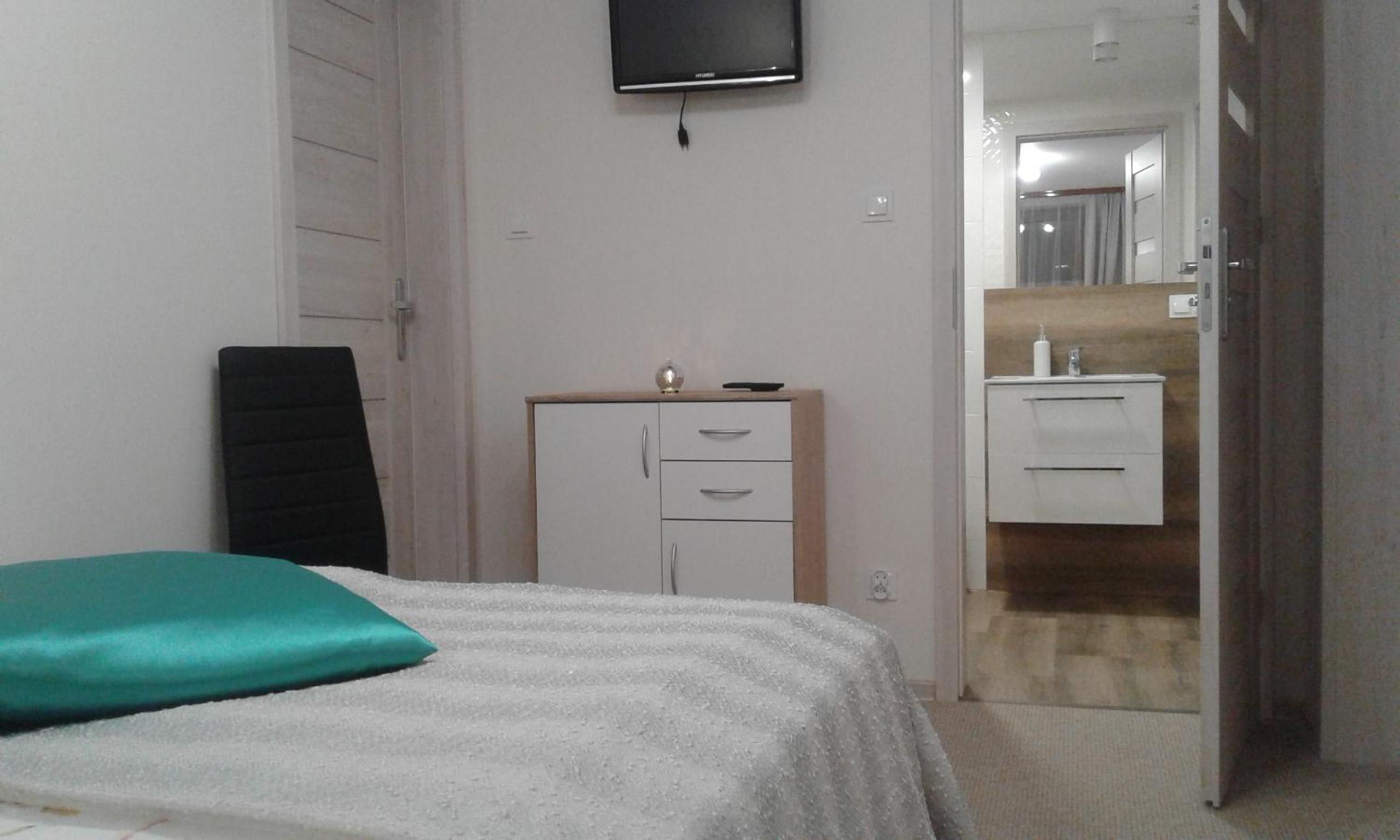 One-Bedroom Apartment with Terrace - Photo 5