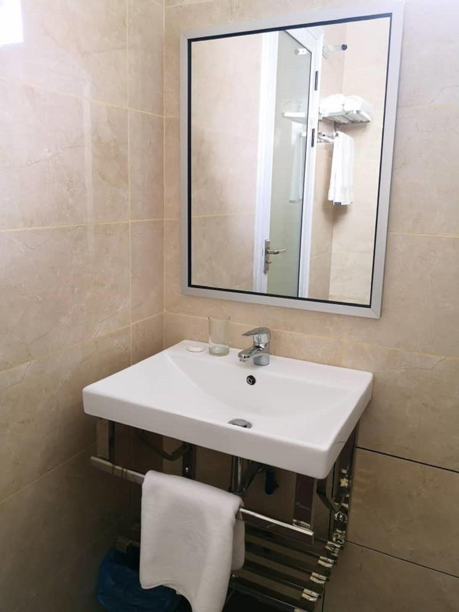 Double Room - Photo 6