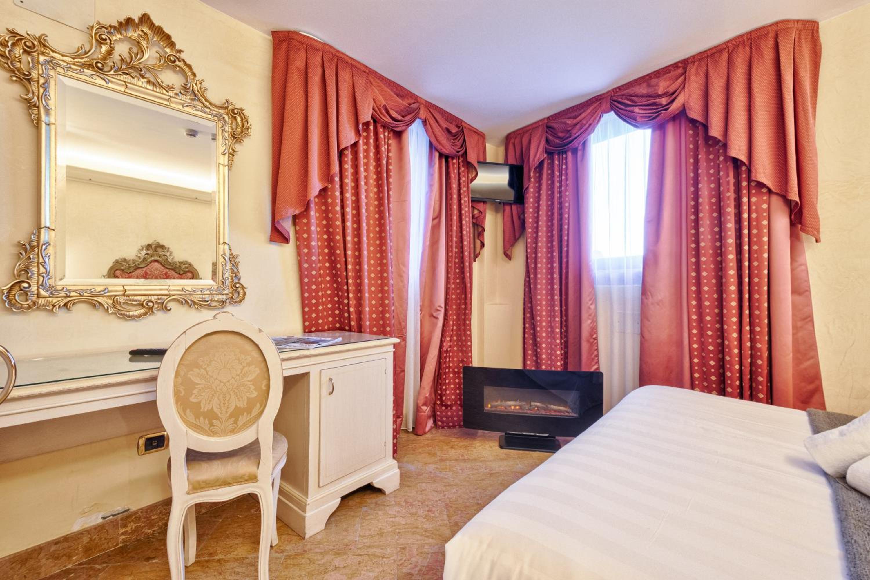 Superior Double Room with Lagoon View photo 2