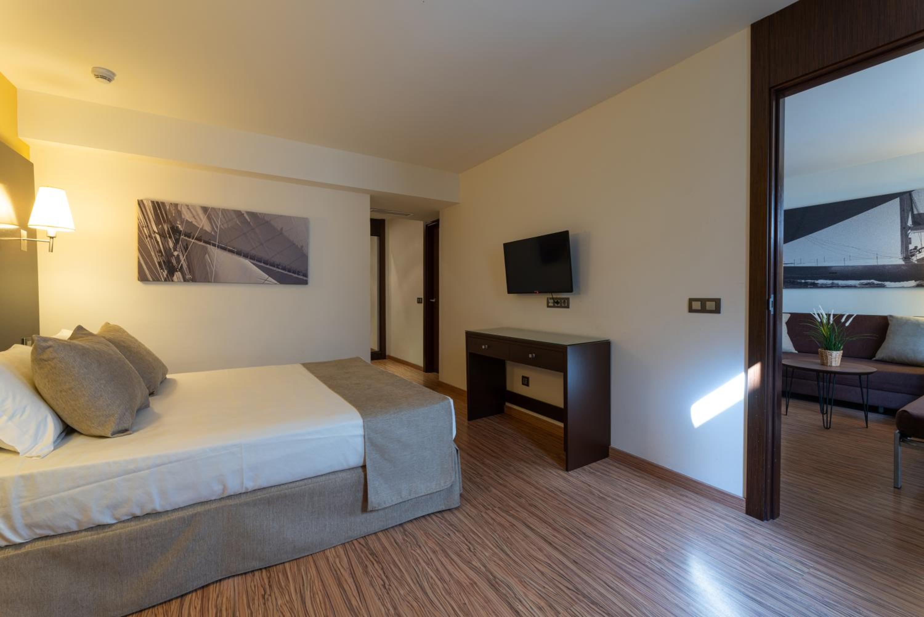 Habitación Familiar (2 Adultos + 2 Niños) Habitación Familiar (2 Adultos + 2 Niños)
