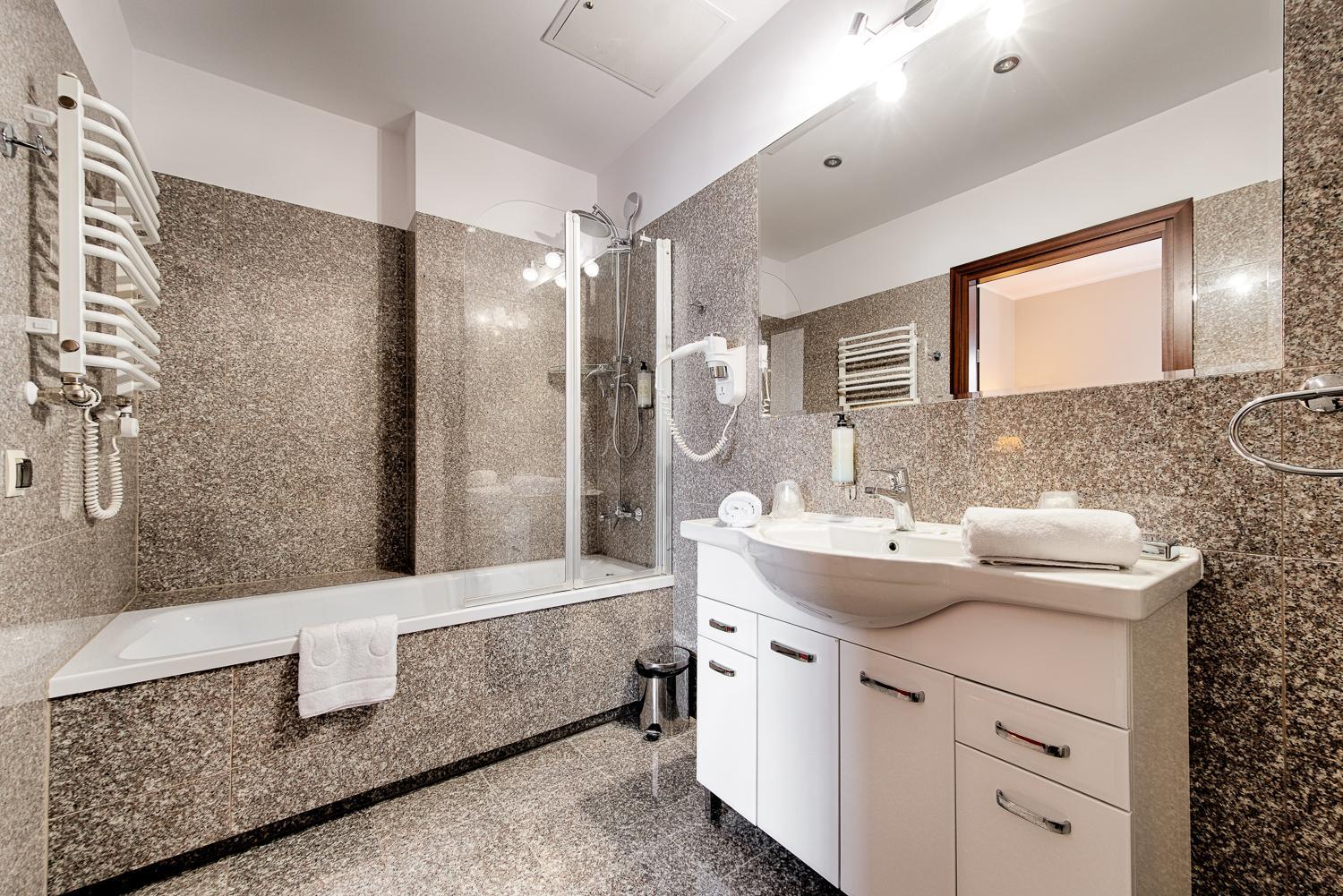Superior Suite - Photo 2