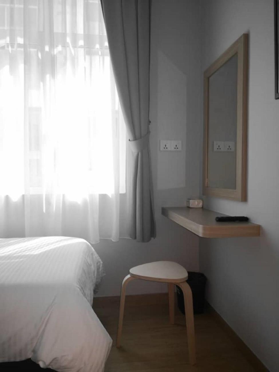 Twin Room - Photo 3
