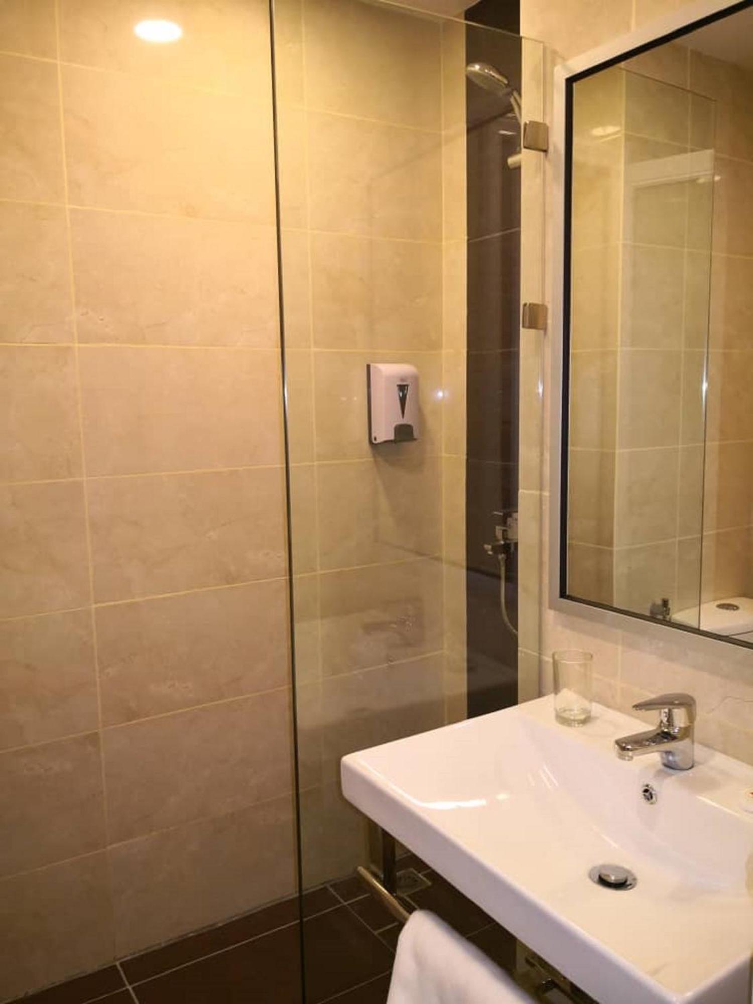 Twin Room - Photo 10