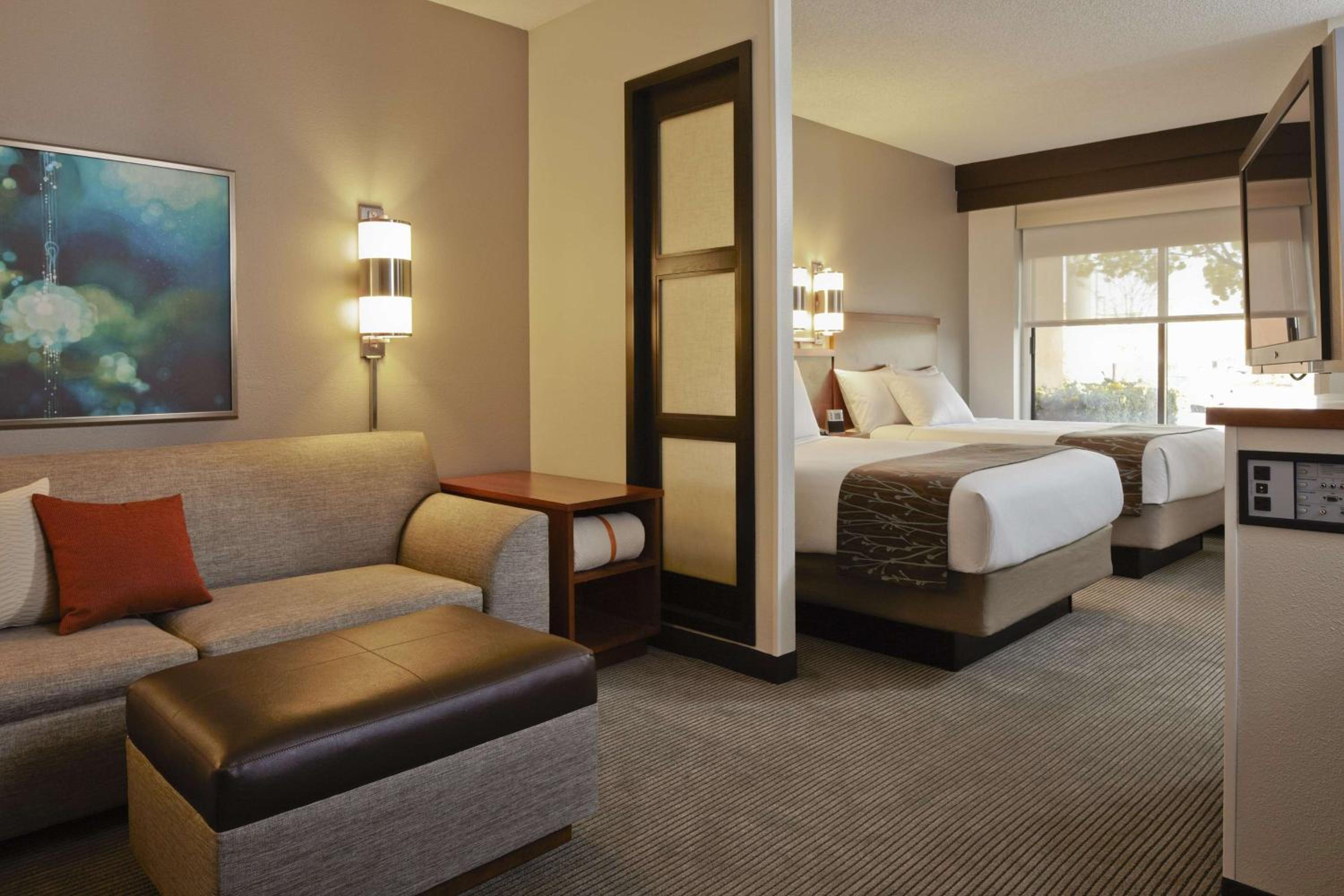 Queen Room with Two Queen Beds and Sofa Bed - High Floor