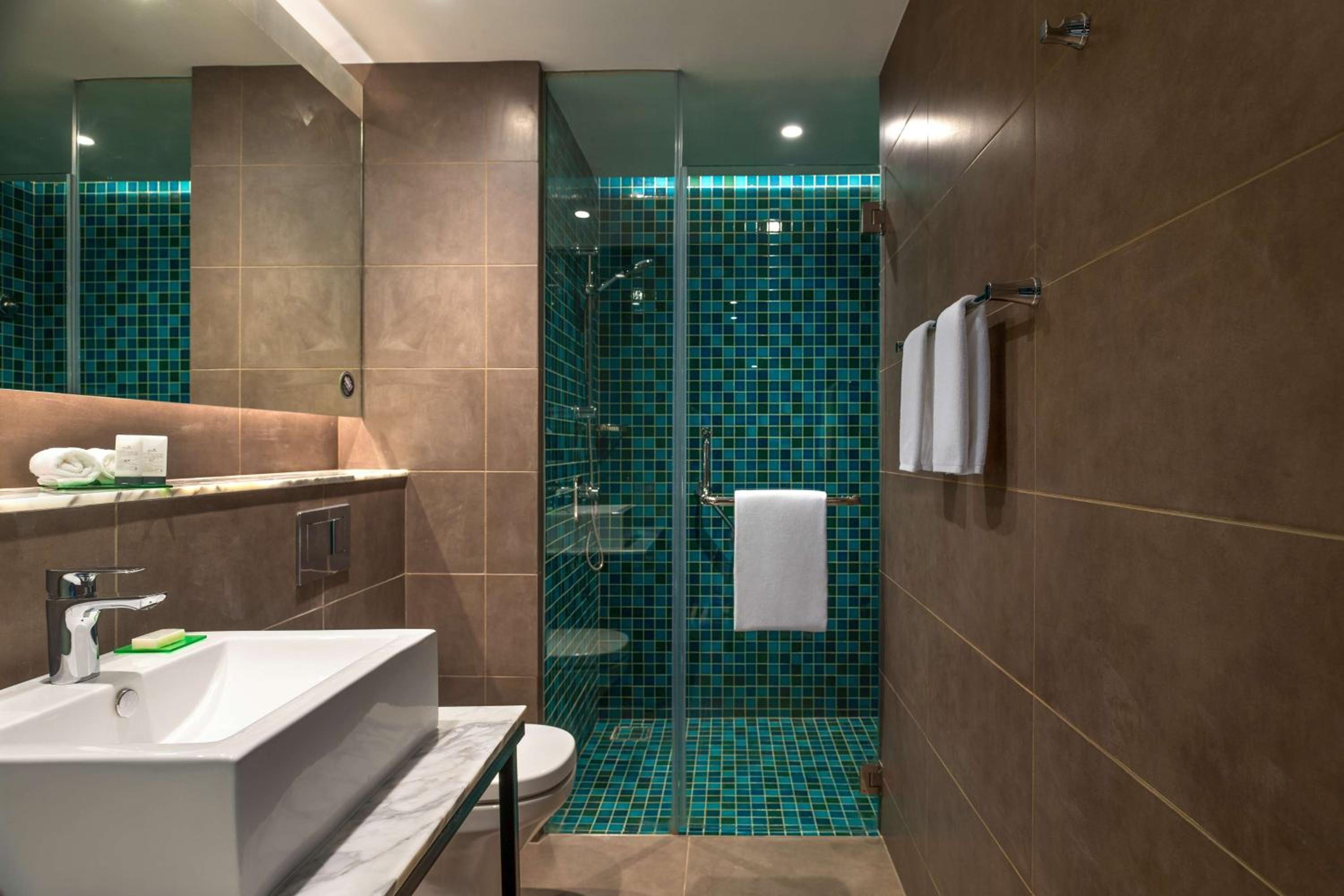 King Room (15% discount on F&B and Spa)
