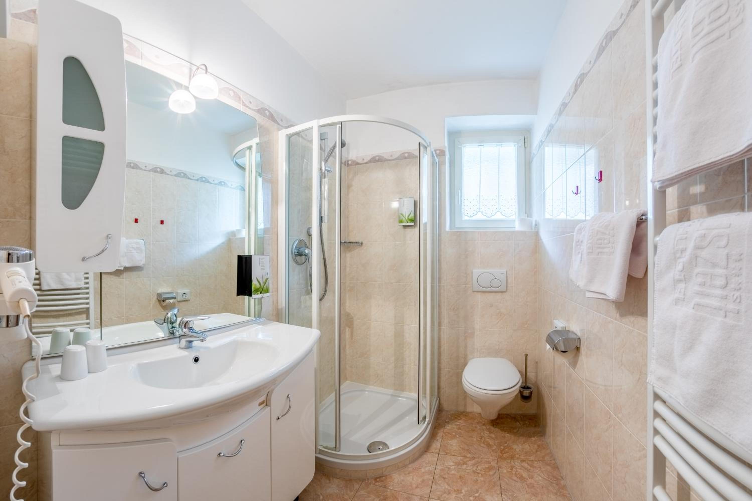 Suite - Photo 3