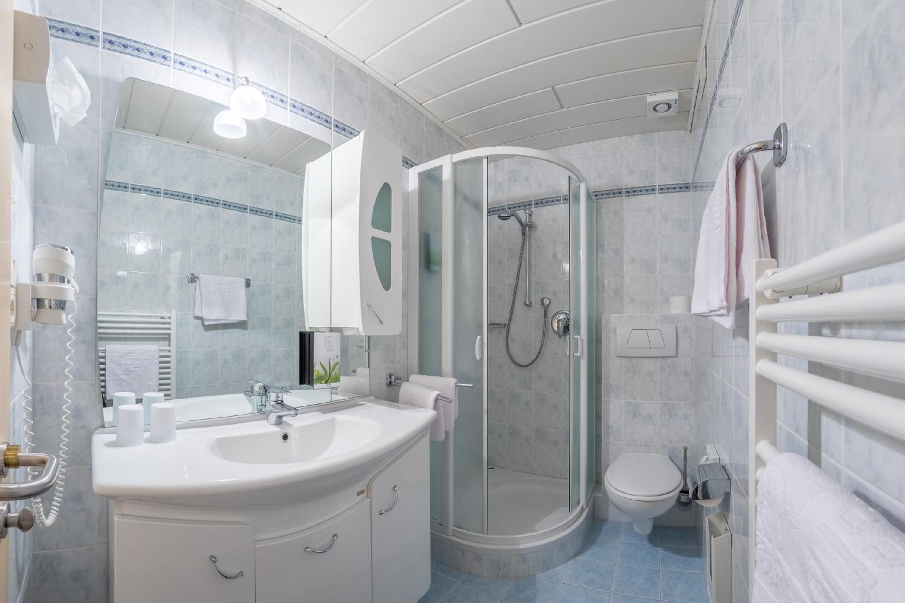 Standard Double Room - Photo 3