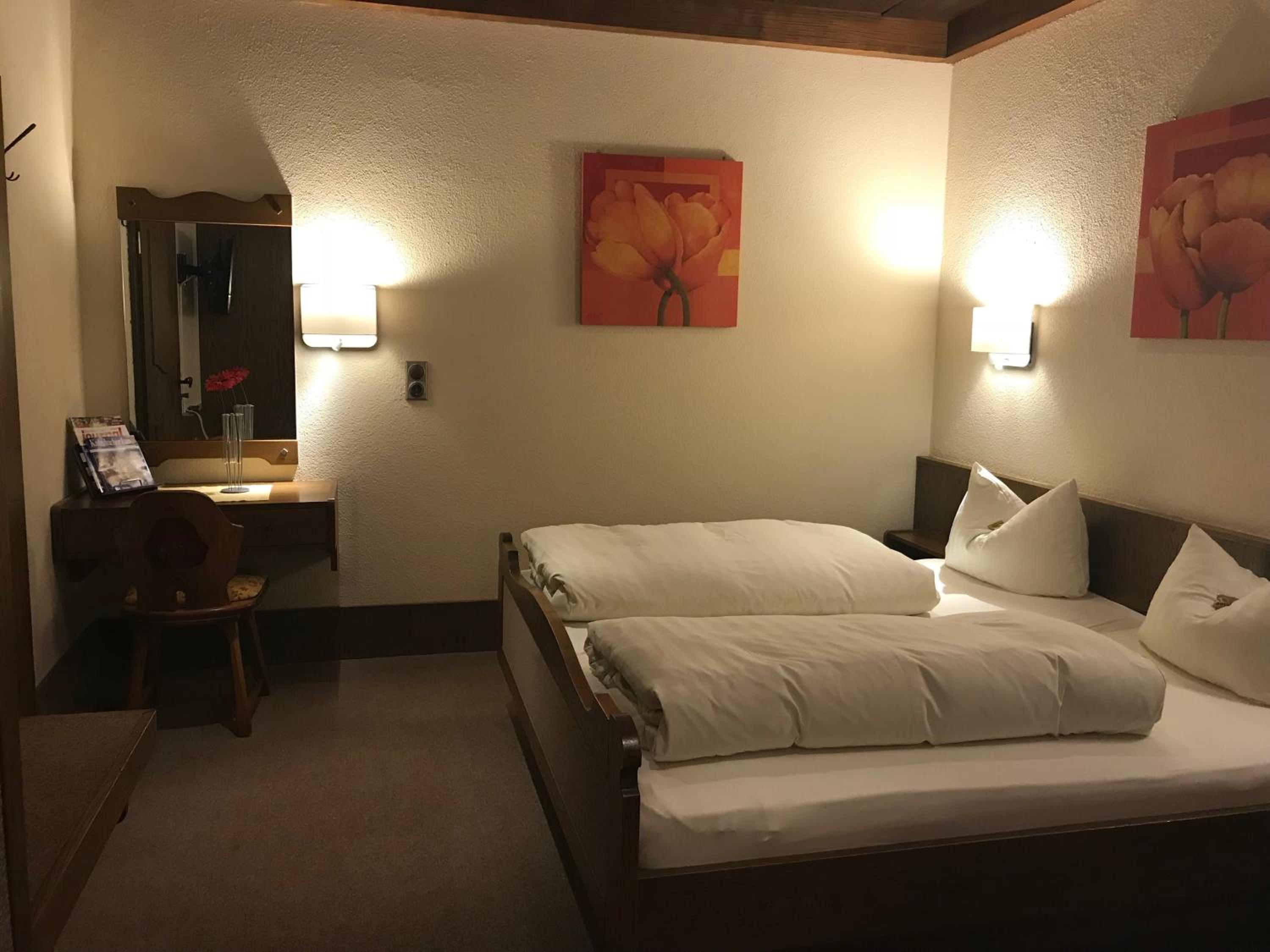 Double Room - Photo 7