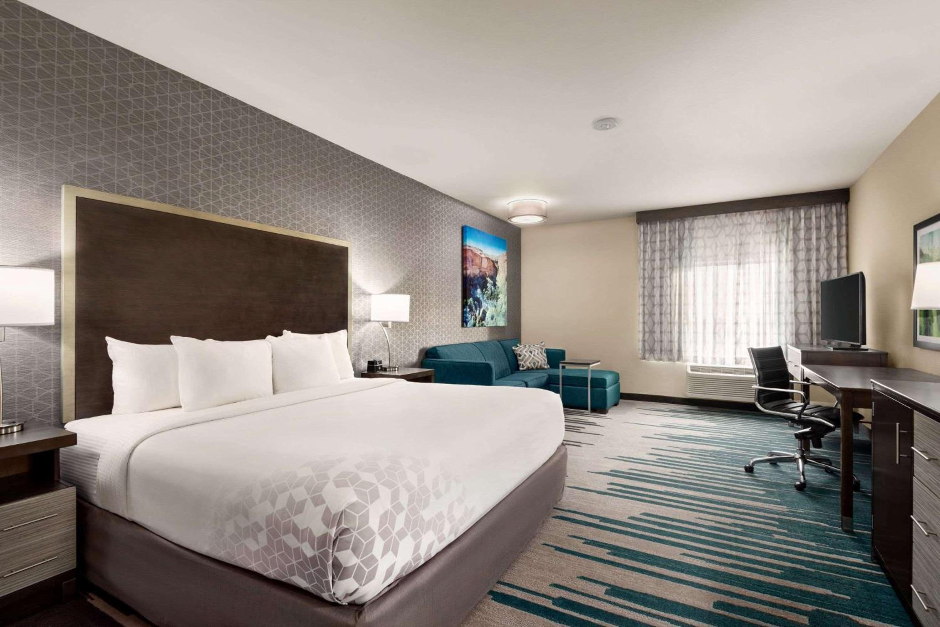 Executive King Room - Mobility Access/Non-Smoking - Photo 2