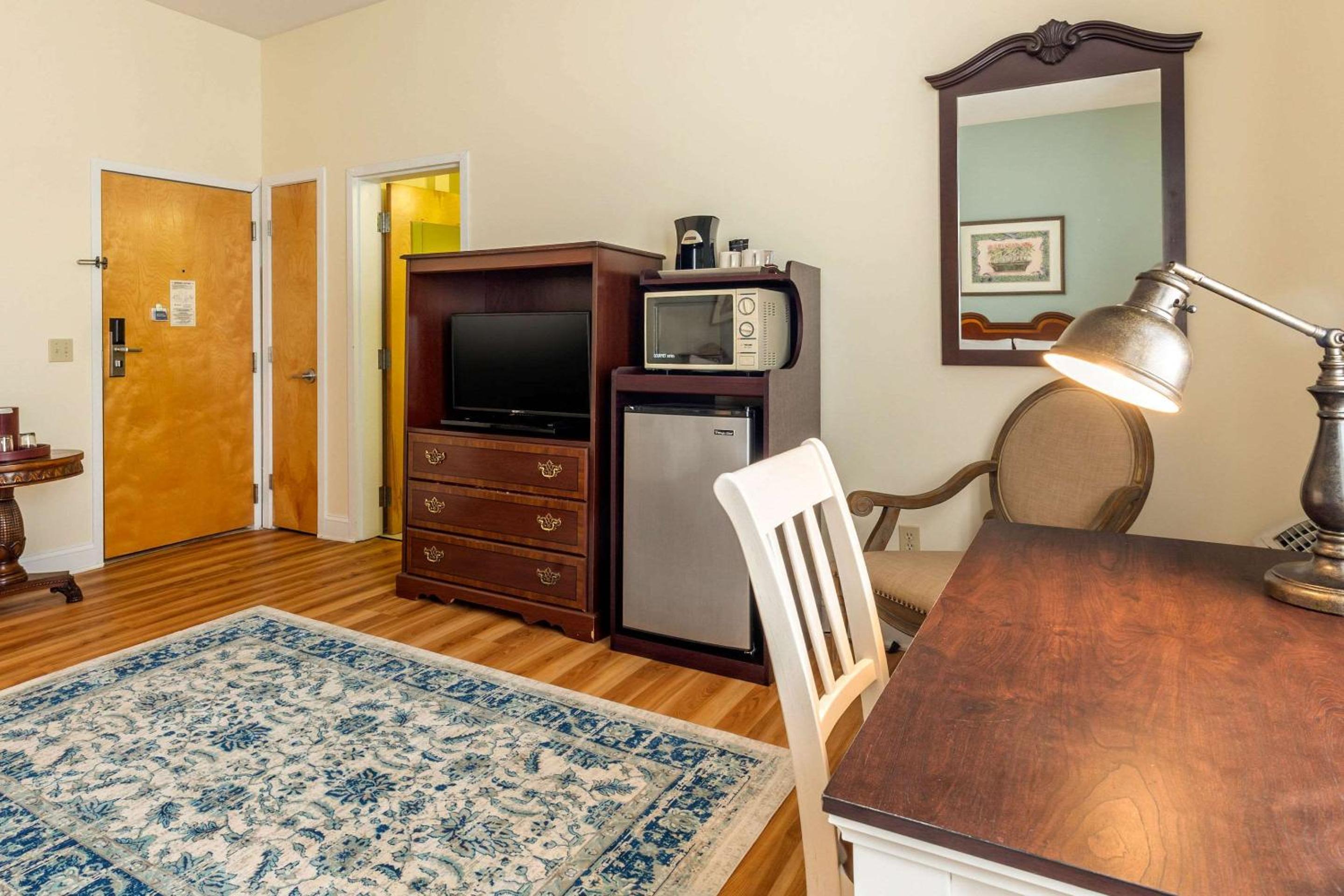 Double Room with Two Double Beds - Non-Smoking - Photo 4