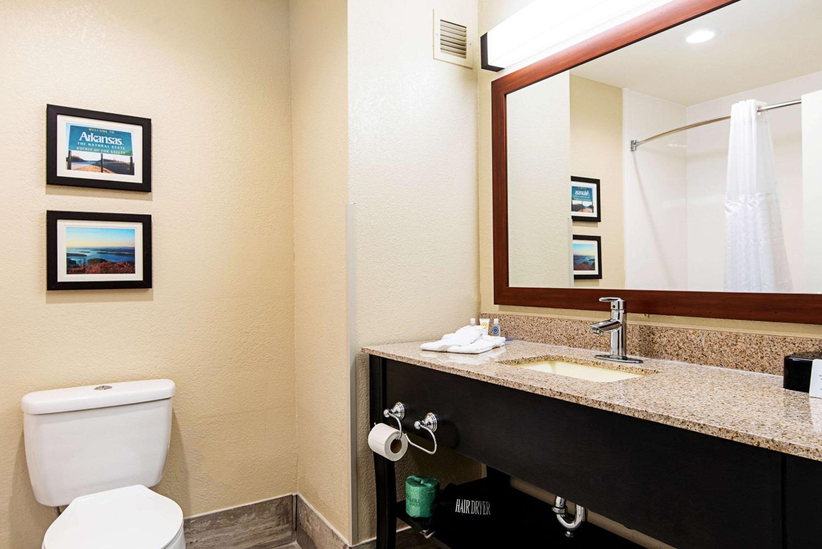 King Room - Non-Smoking - Photo 2