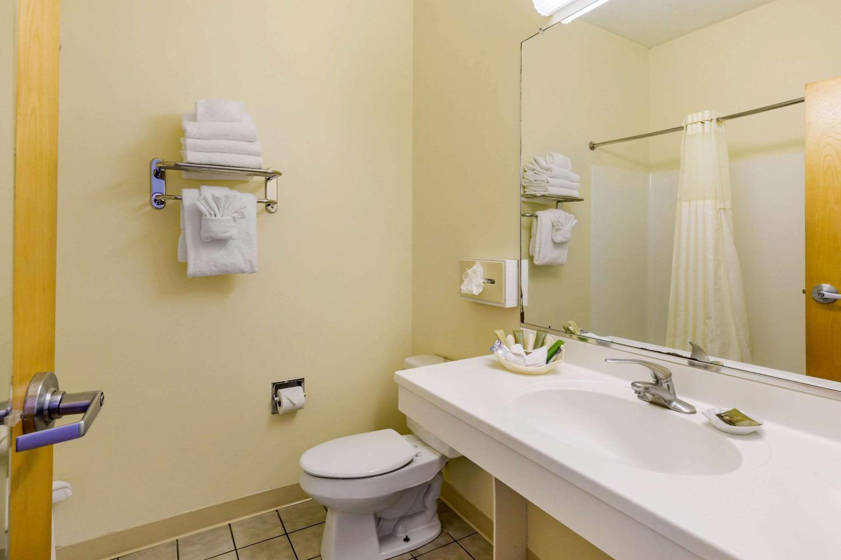 Double Room with Two Double Beds - Non-Smoking - Photo 2