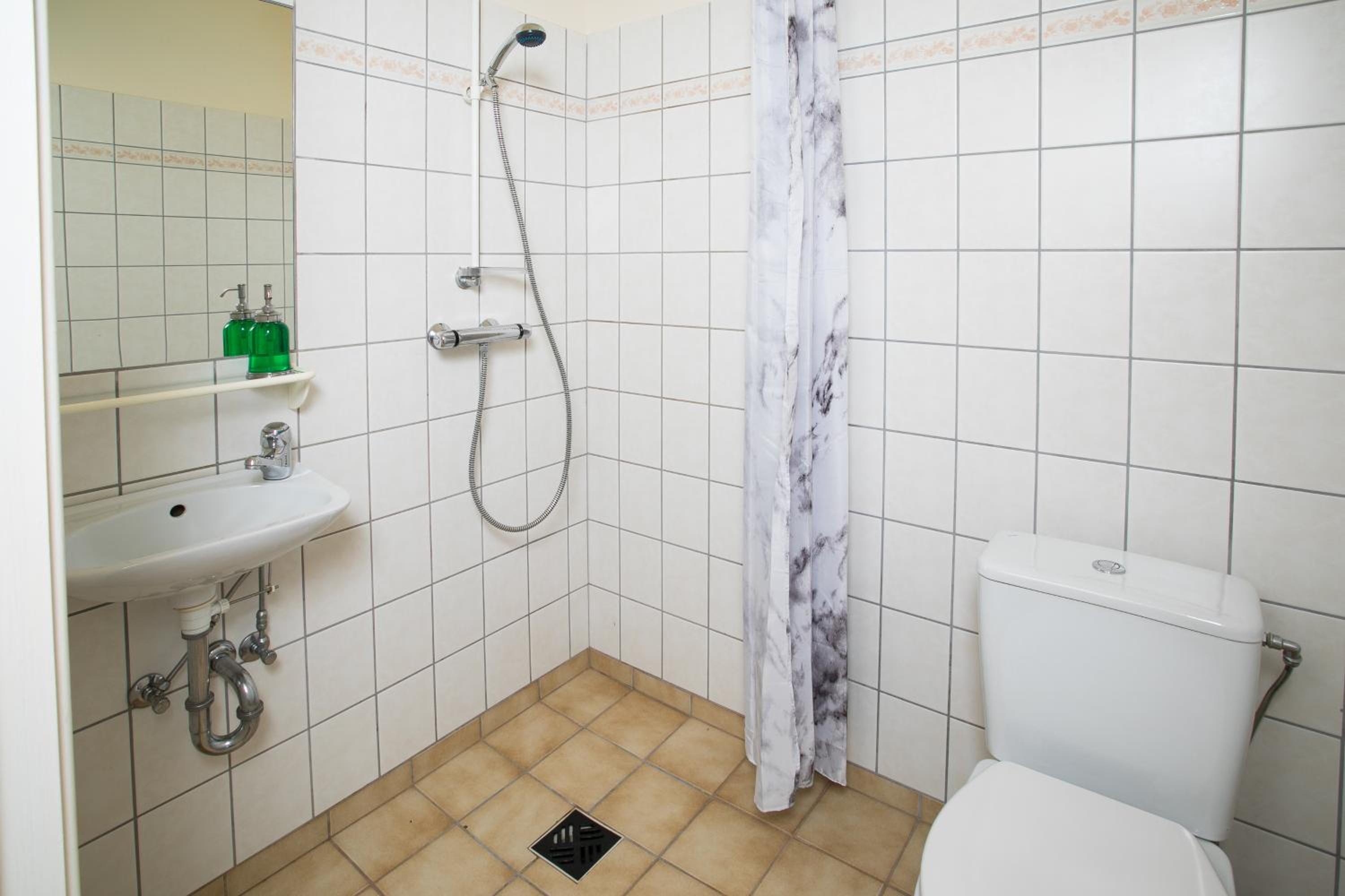 Standard Double or Twin Room - Photo 12
