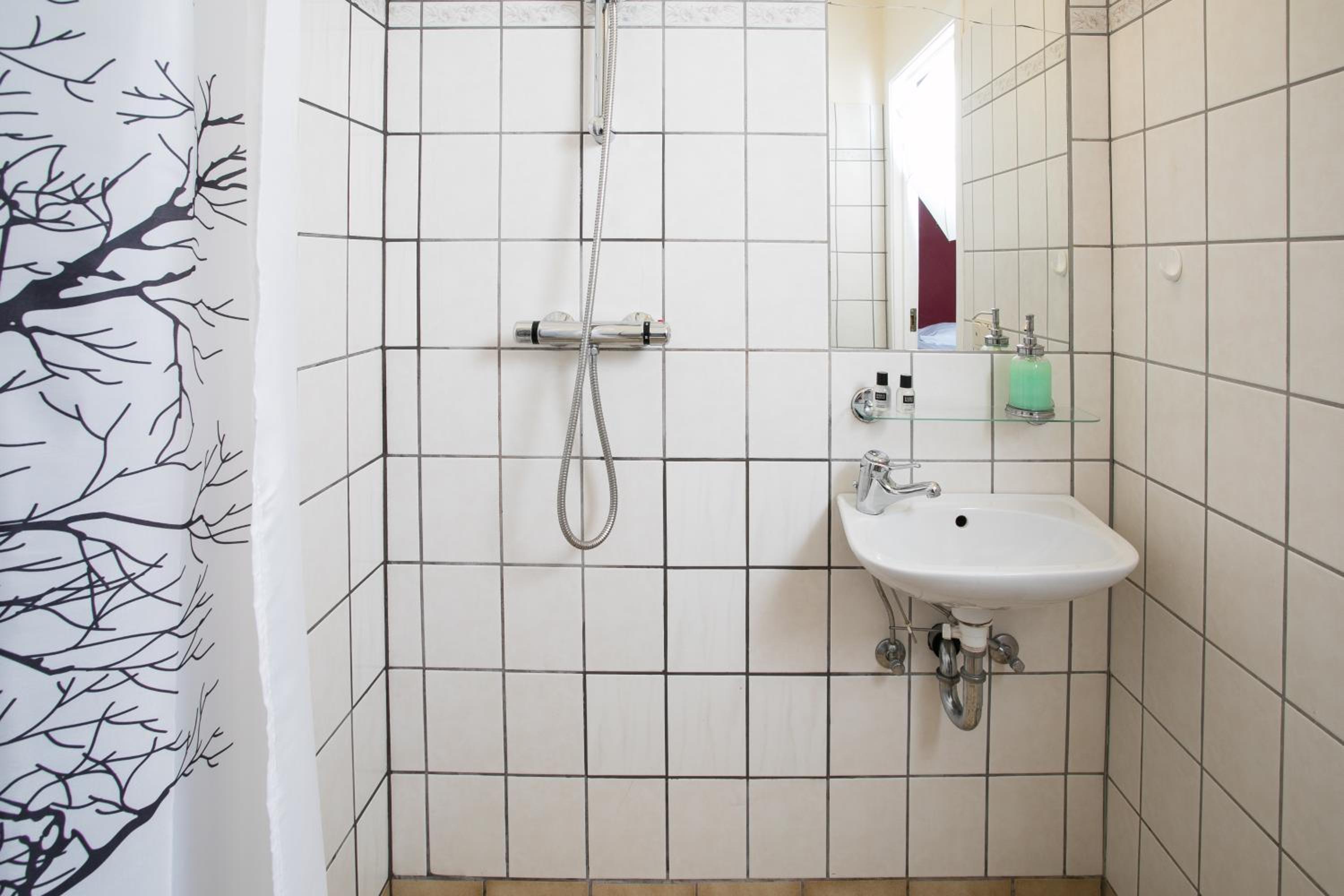 Standard Double or Twin Room - Photo 15