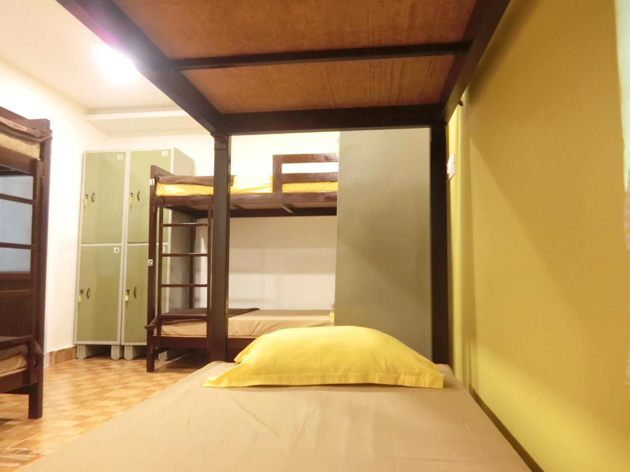 Quadruple Room with Private Bathroom photo 3