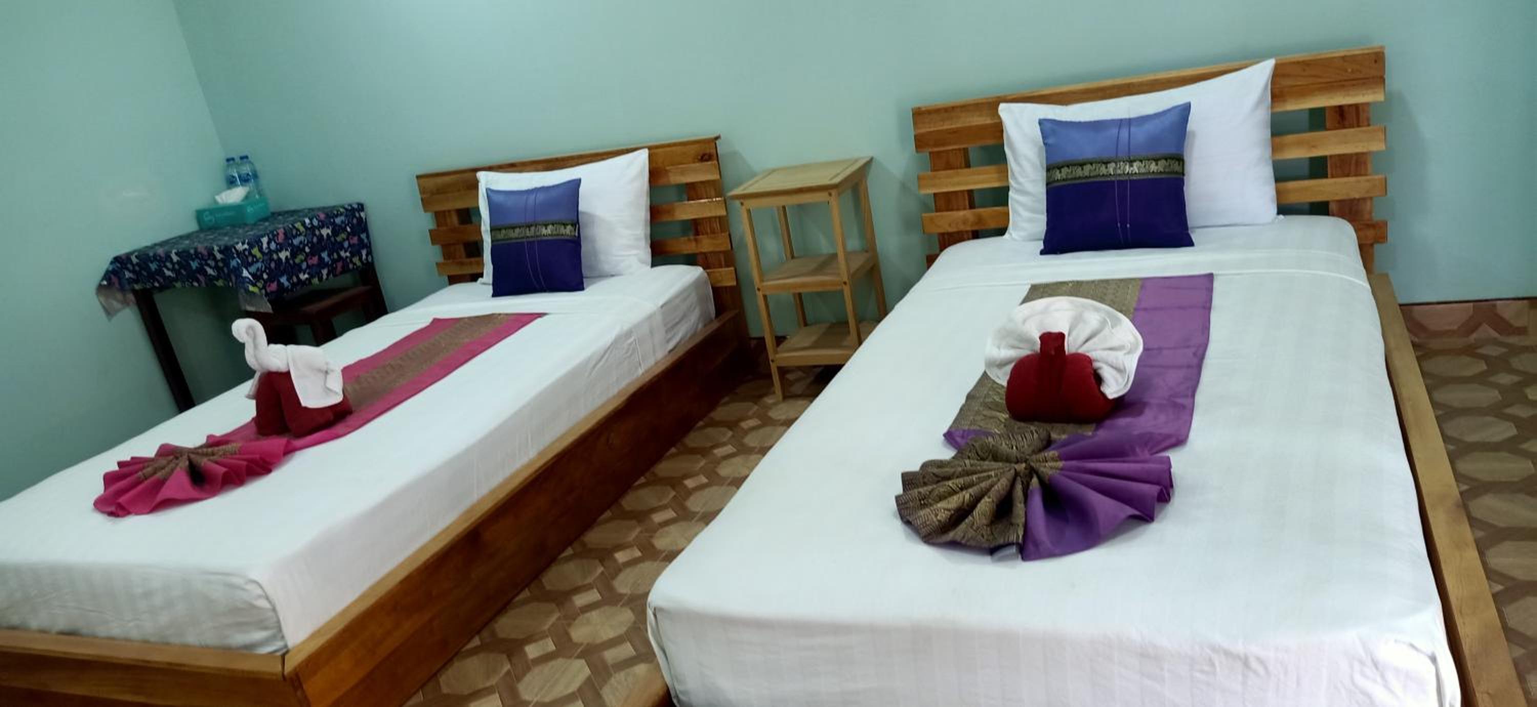 Twin Room with Private Bathroom - Photo 27