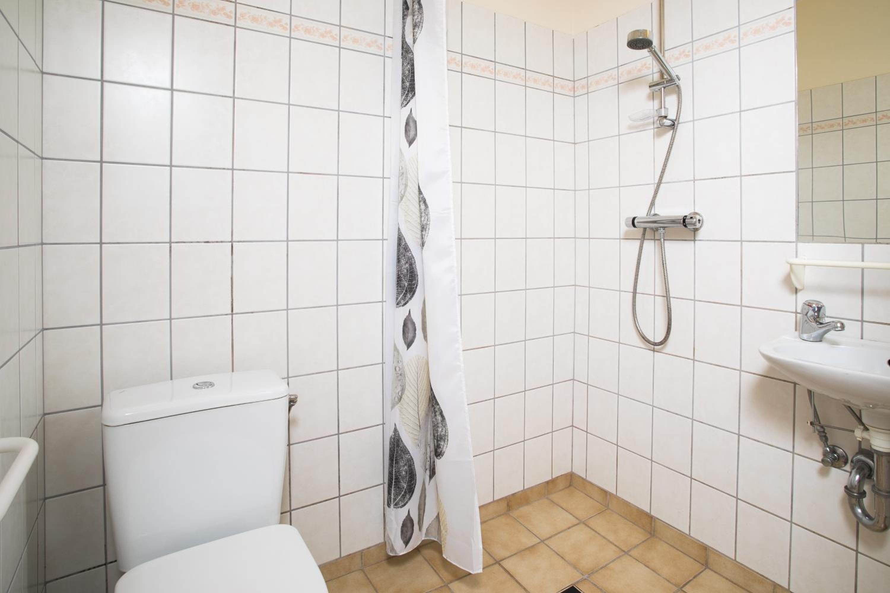 Standard Triple Room - Photo 11