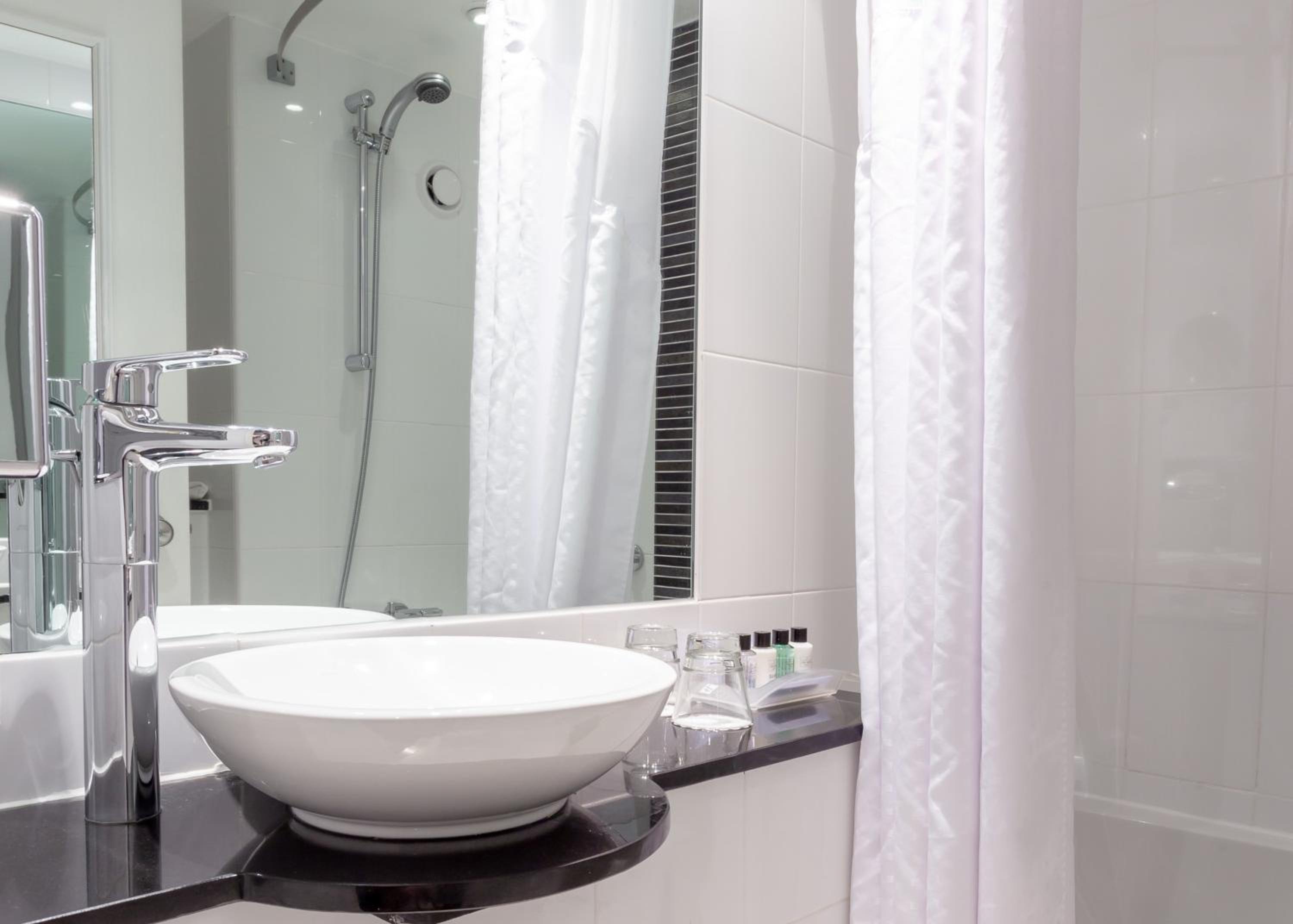 Standard Double Room - Photo 7