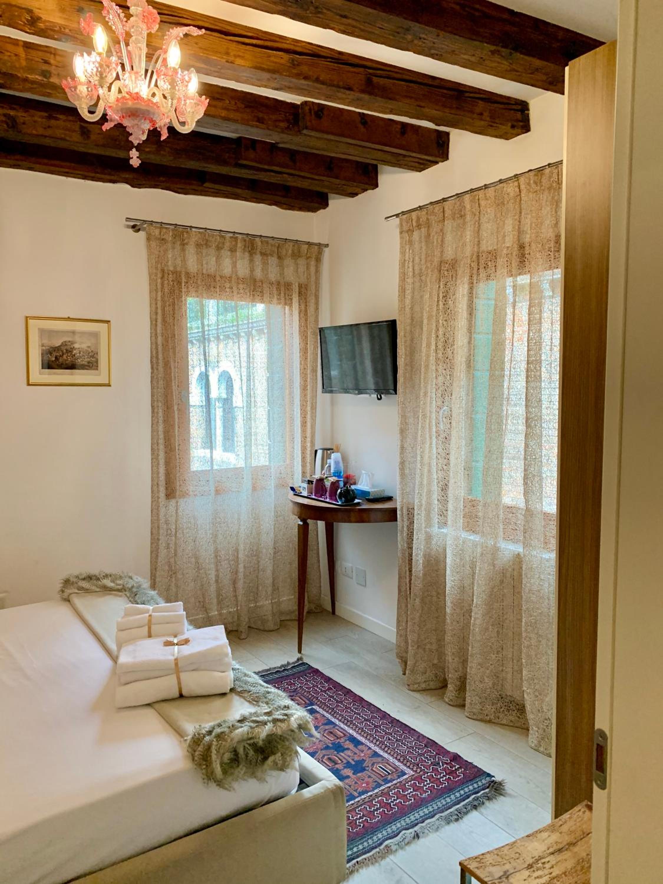 Deluxe Double Room photo 2