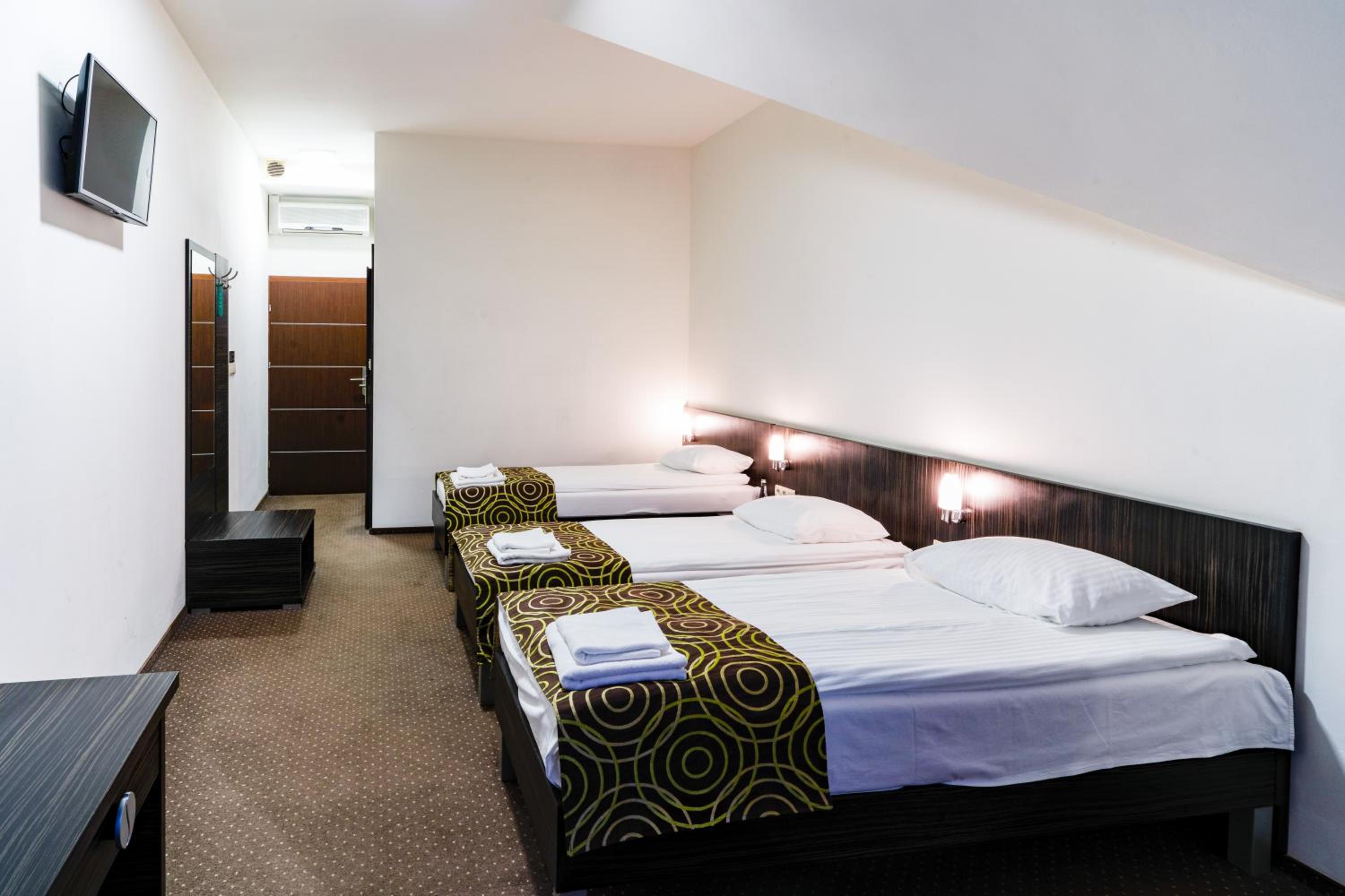 Classic Triple Room - Photo 8