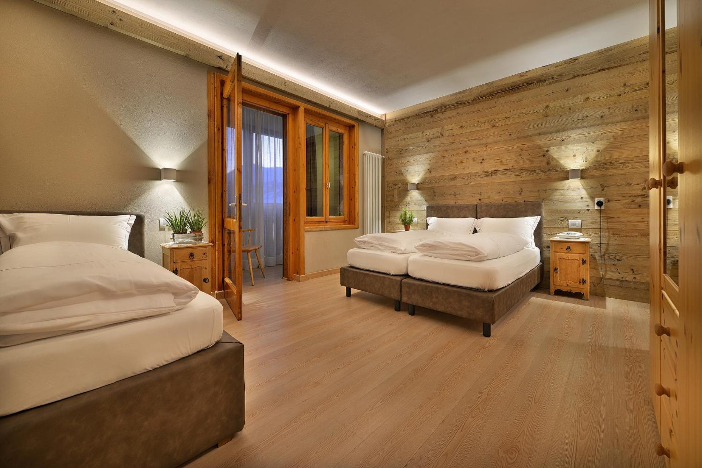 Family Room with Veranda photo 2