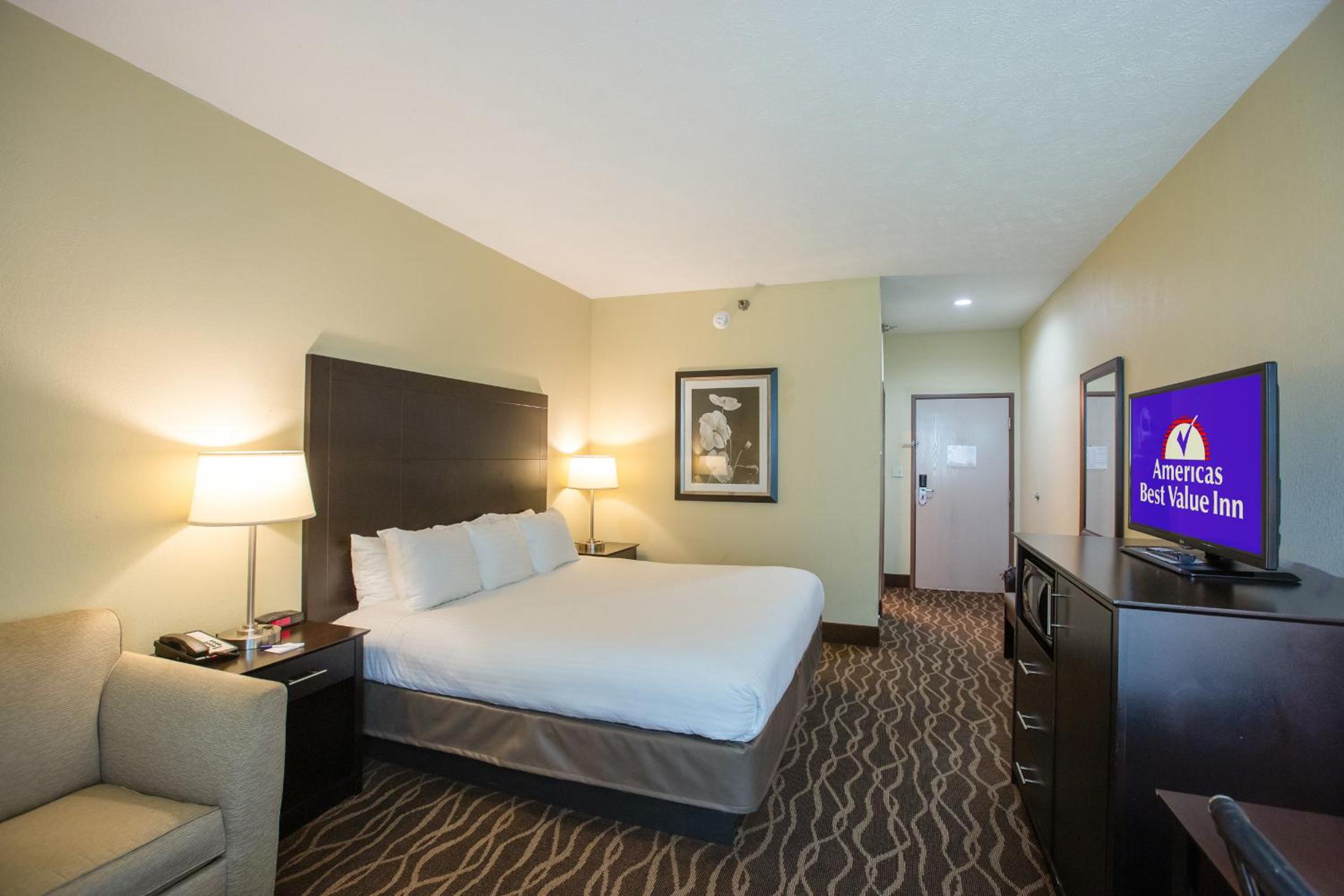 King Room - Non-Smoking - Photo 1