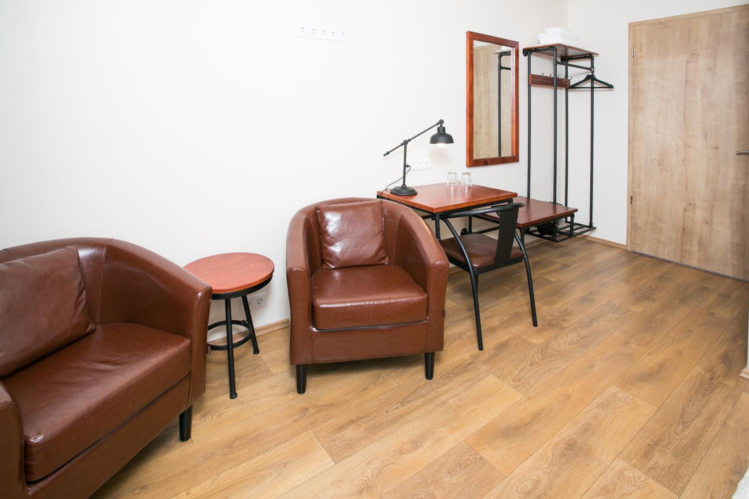 Twin Room - Photo 6