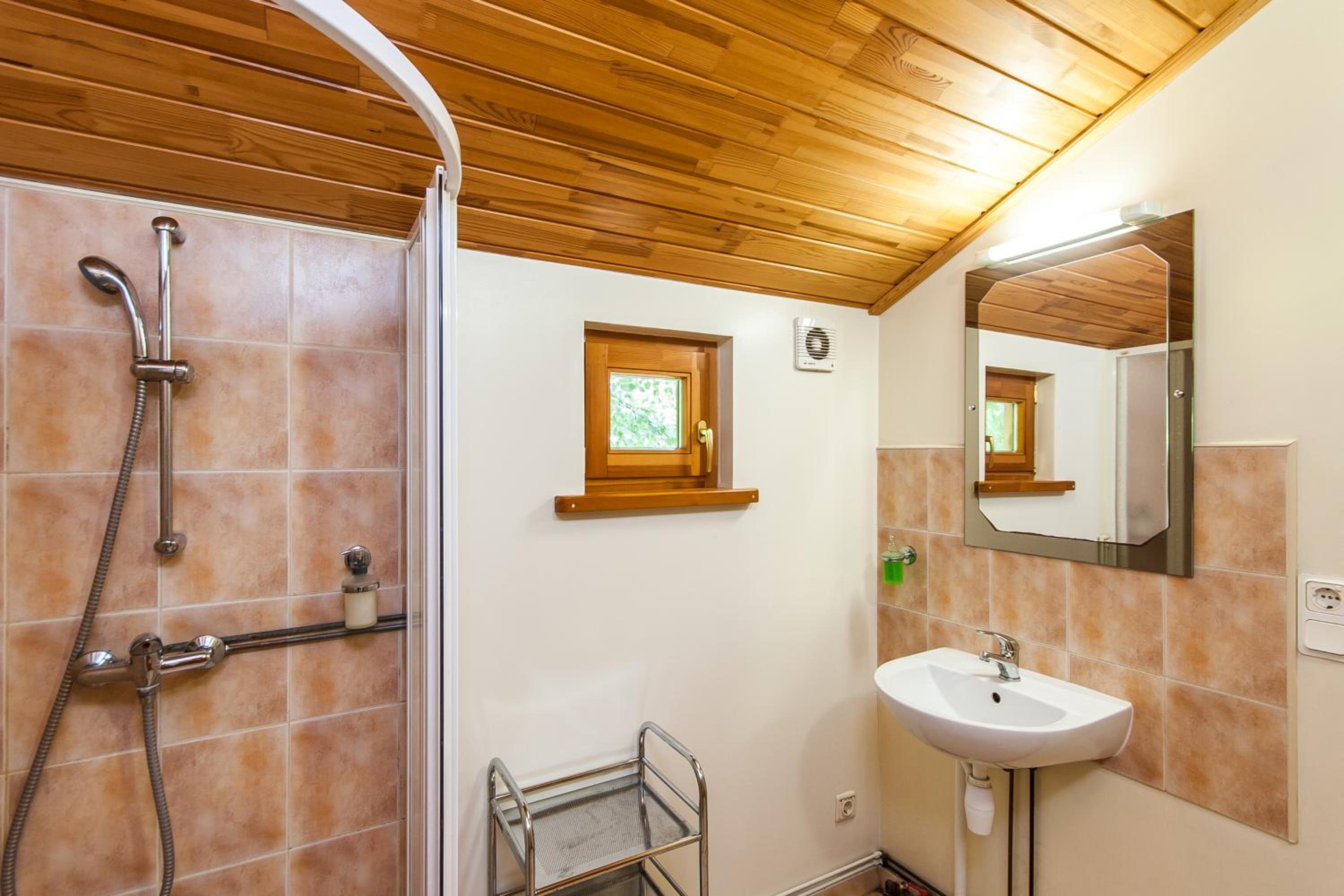 One-Bedroom House - Photo 6