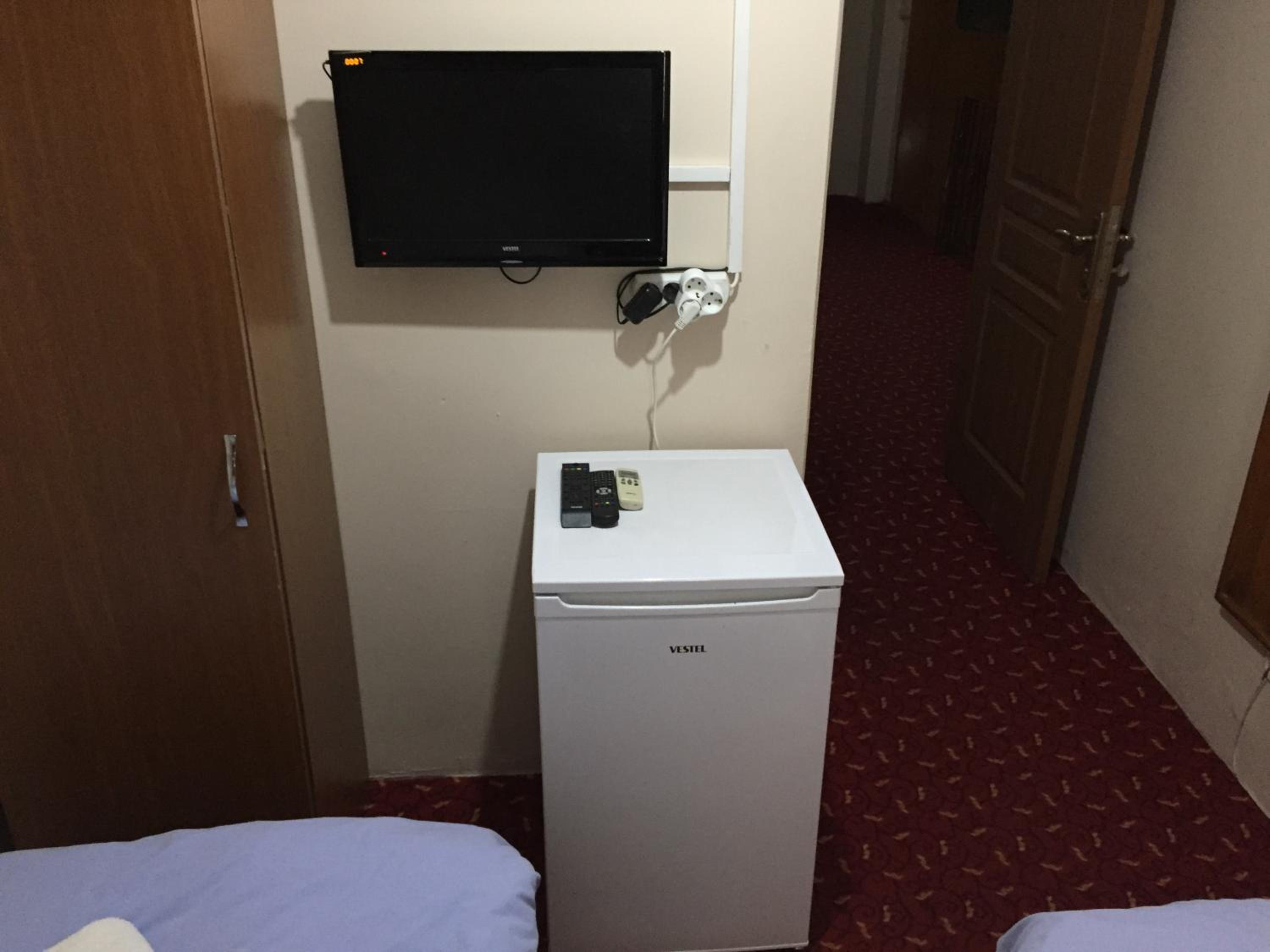 Twin Room with Bathroom photo 2
